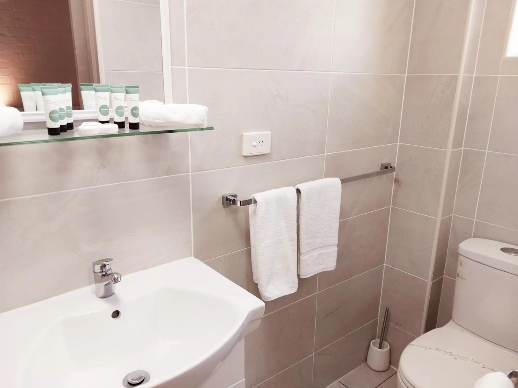 Toilet in Tallarook Motor Inn