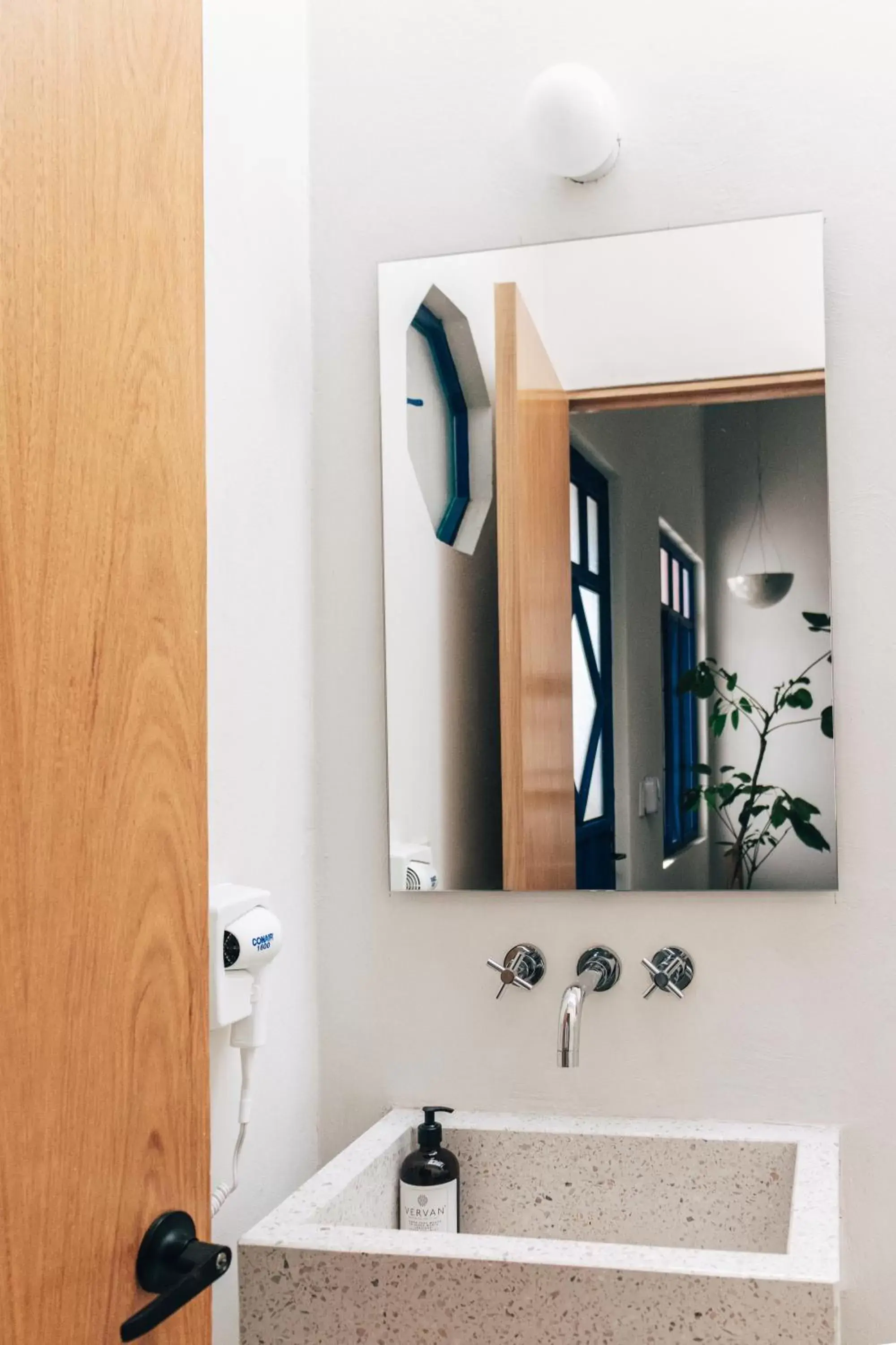 Bathroom in Casa Kali by Barrio México