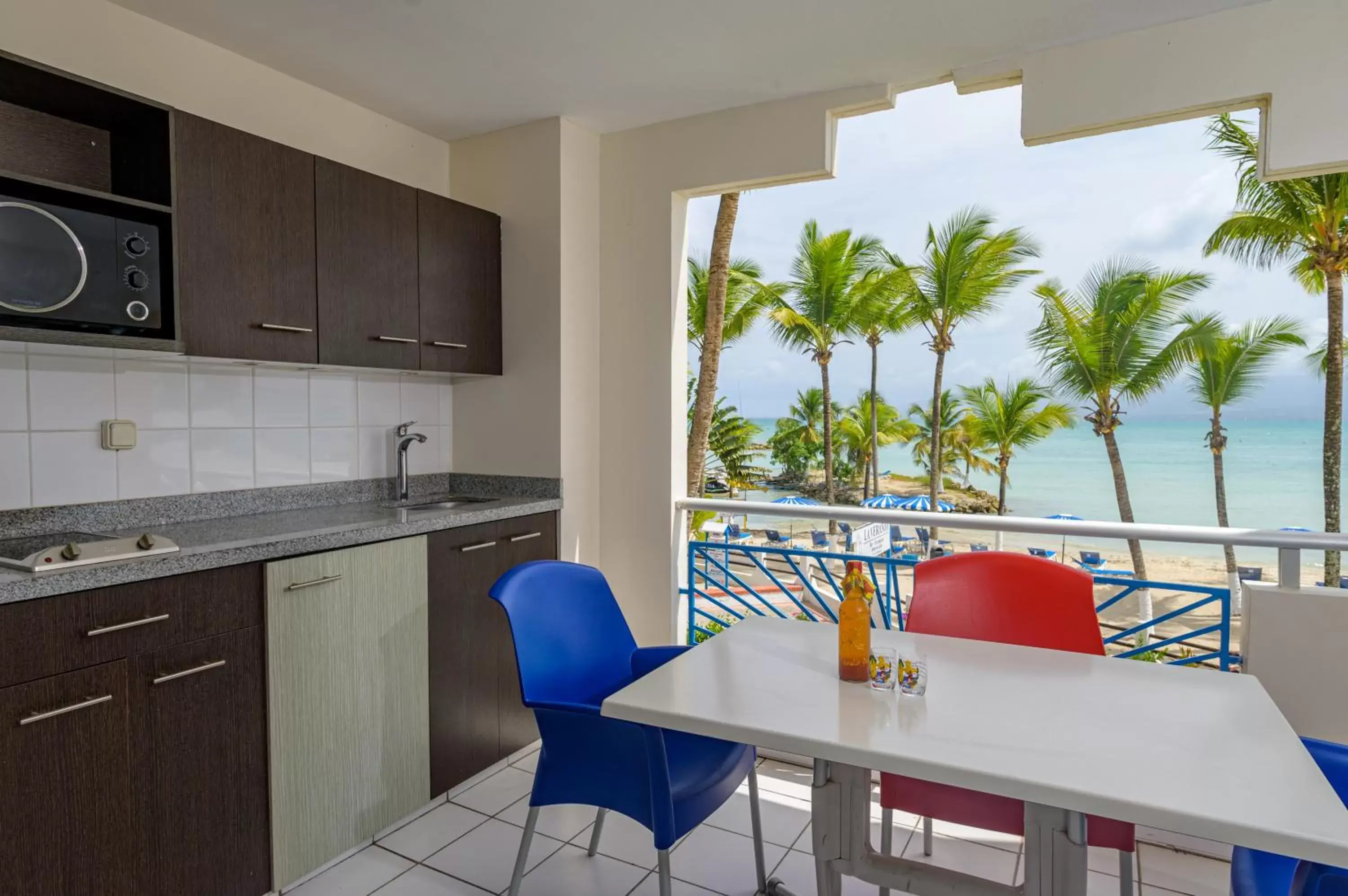 Kitchen or kitchenette, Kitchen/Kitchenette in Canella Beach Hotel