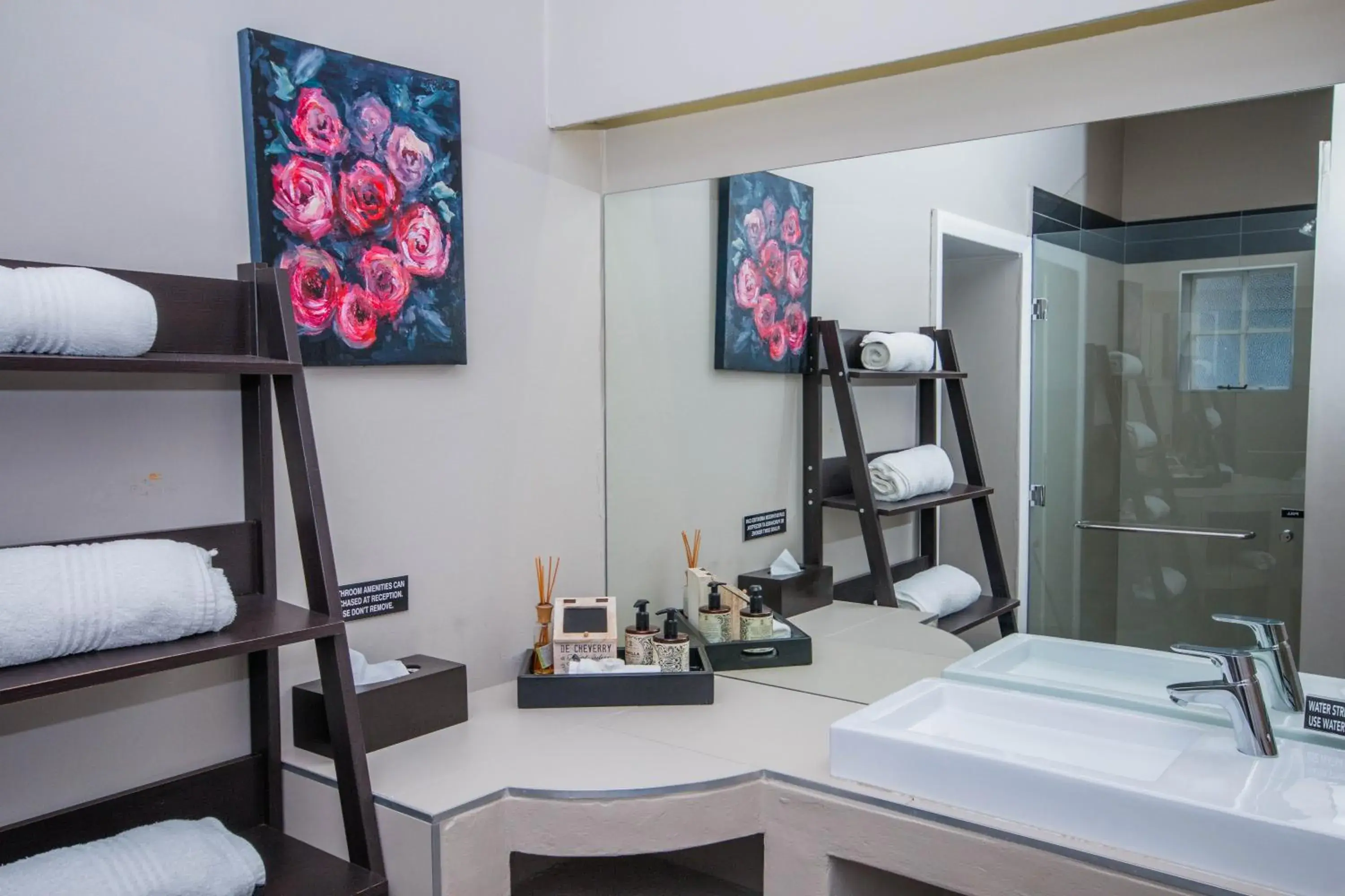 Bathroom in Forest Hall Guest House