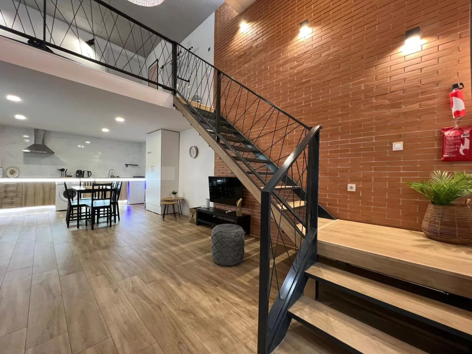 TV and multimedia in Carbonell 1