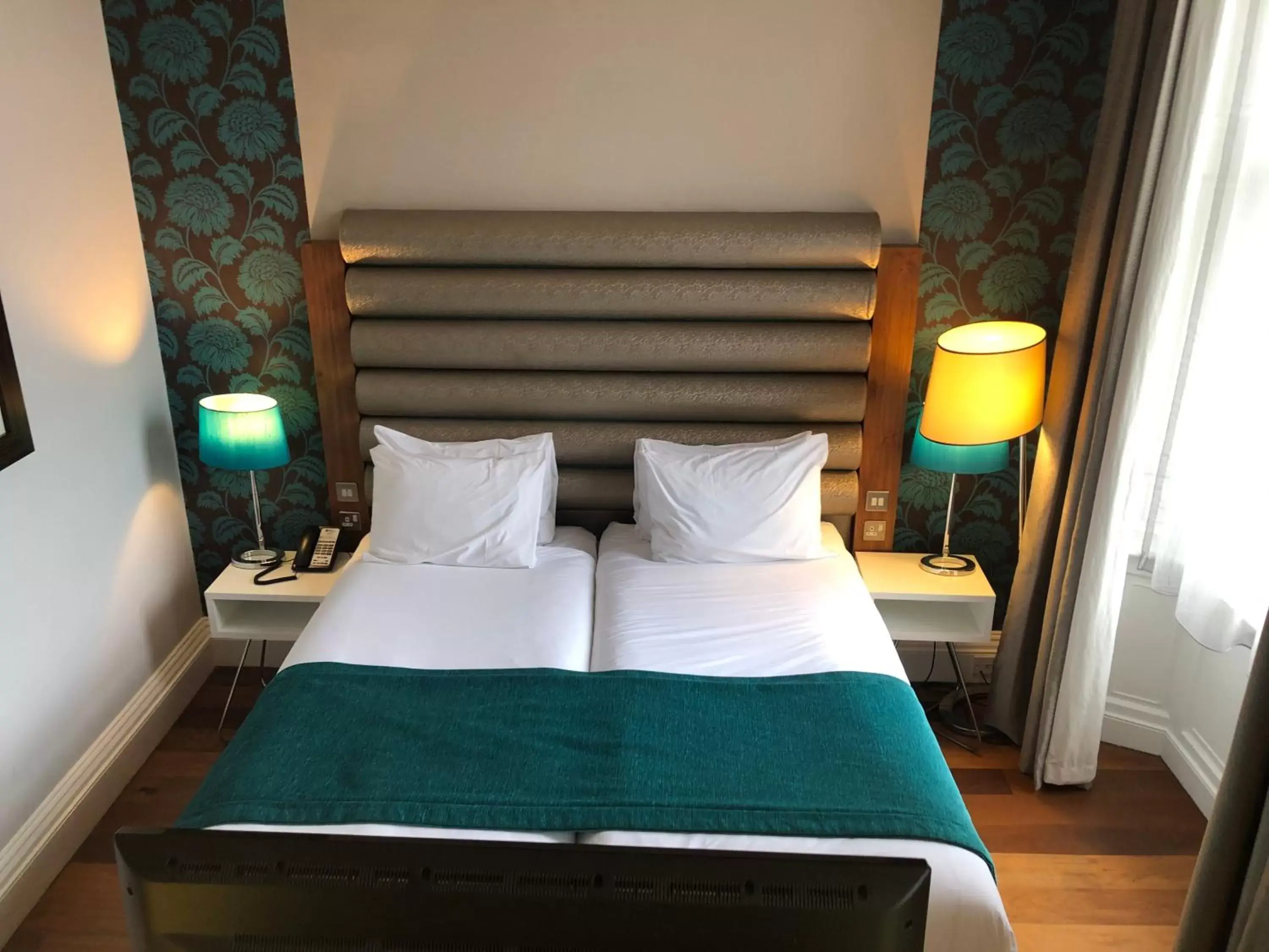 Photo of the whole room, Bed in Hotel Indigo Edinburgh, an IHG Hotel