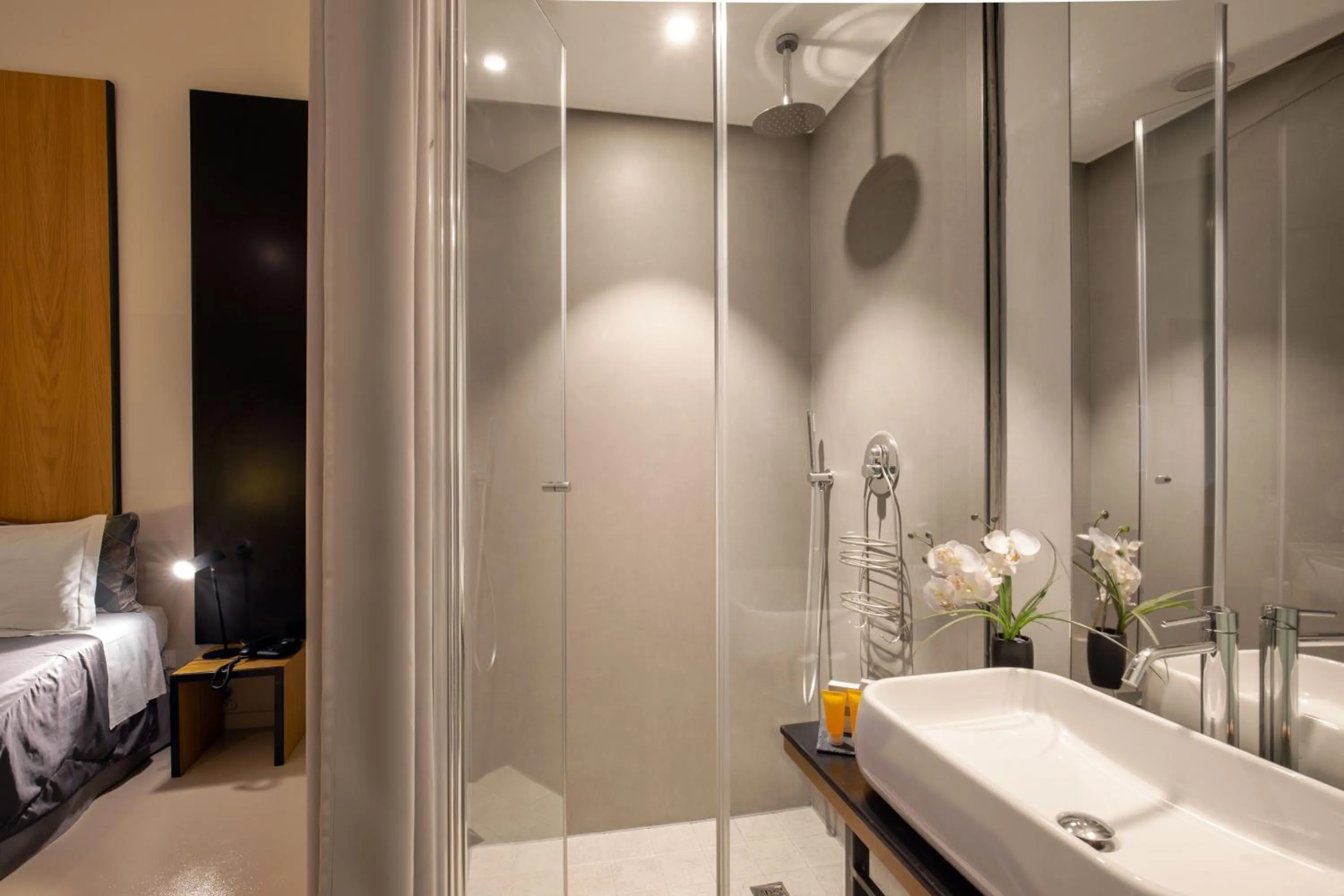 Bathroom, Bed in Viminale View Hotel