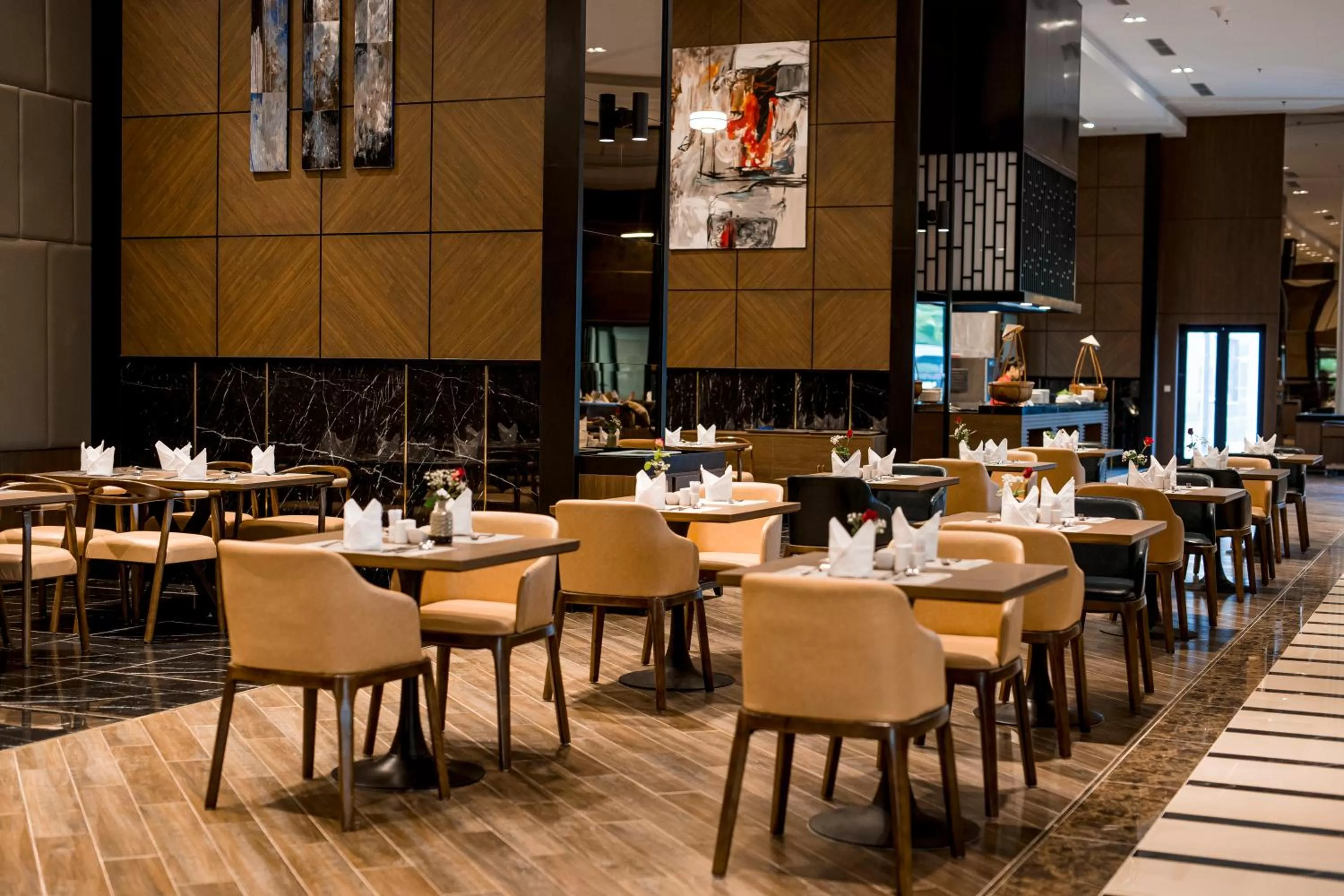 Restaurant/places to eat in Ramada Hotel & Suites by Wyndham Halong Bay View