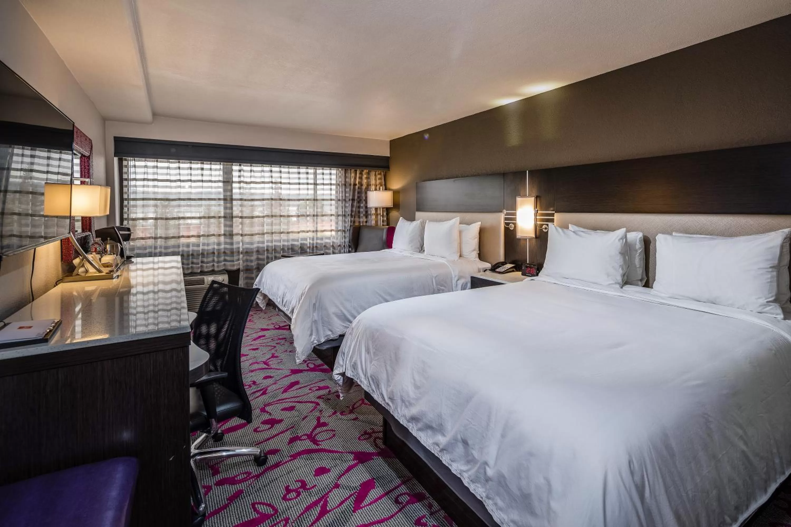 Bedroom in Radisson Hotel Oakland Airport