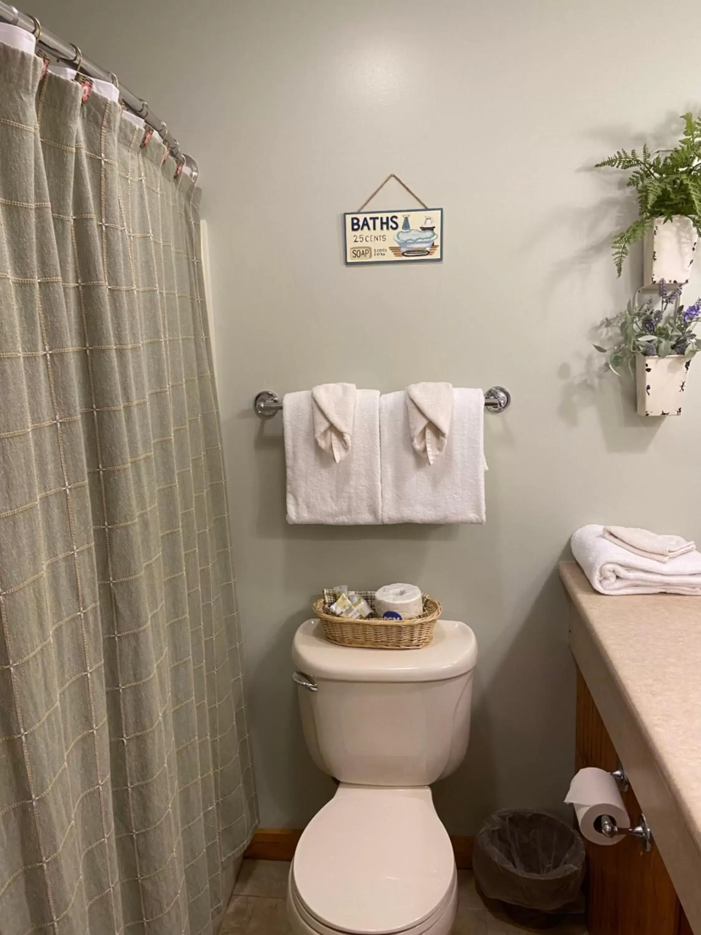 Bathroom in The Garrett Inn