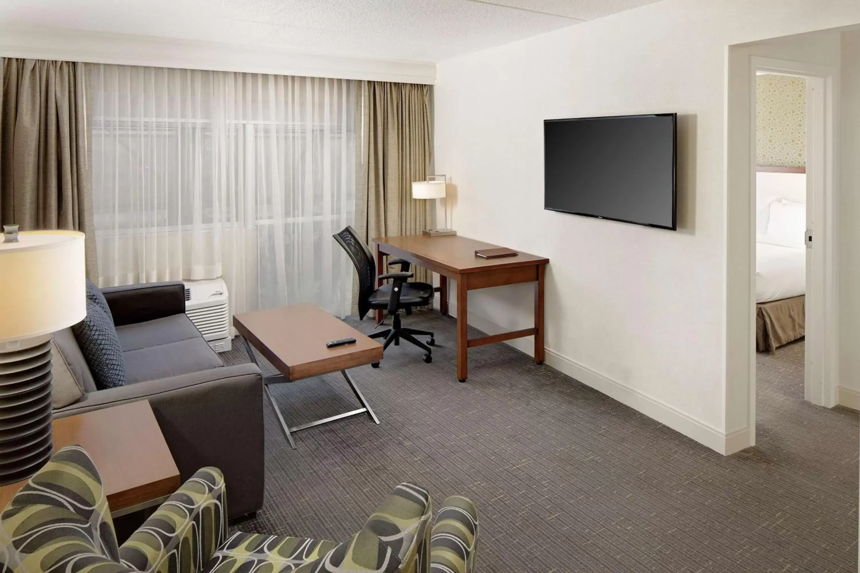 Bedroom, TV/Entertainment Center in DoubleTree by Hilton Hotel South Bend