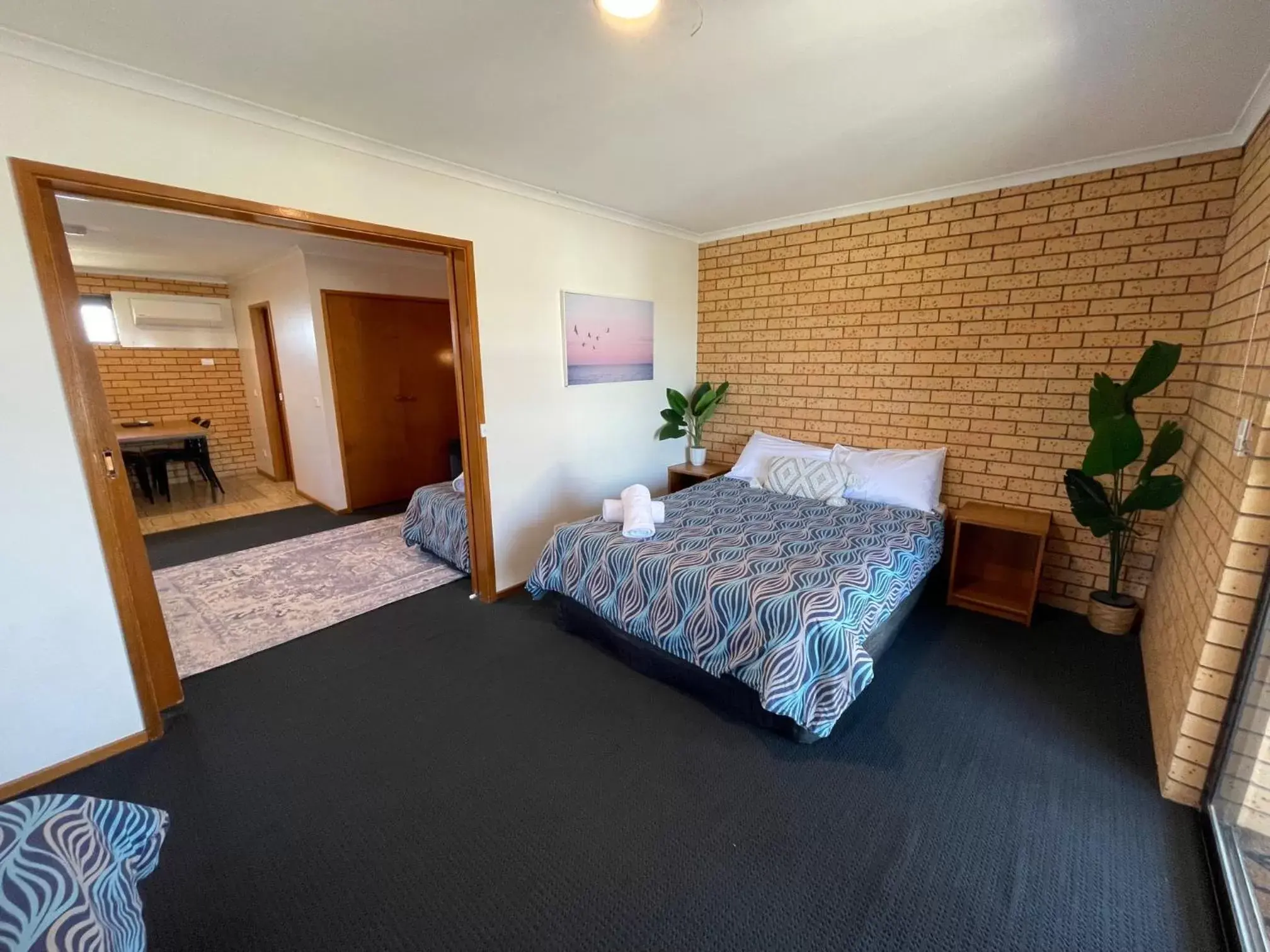 Photo of the whole room, Bed in Lake Mulwala Hotel