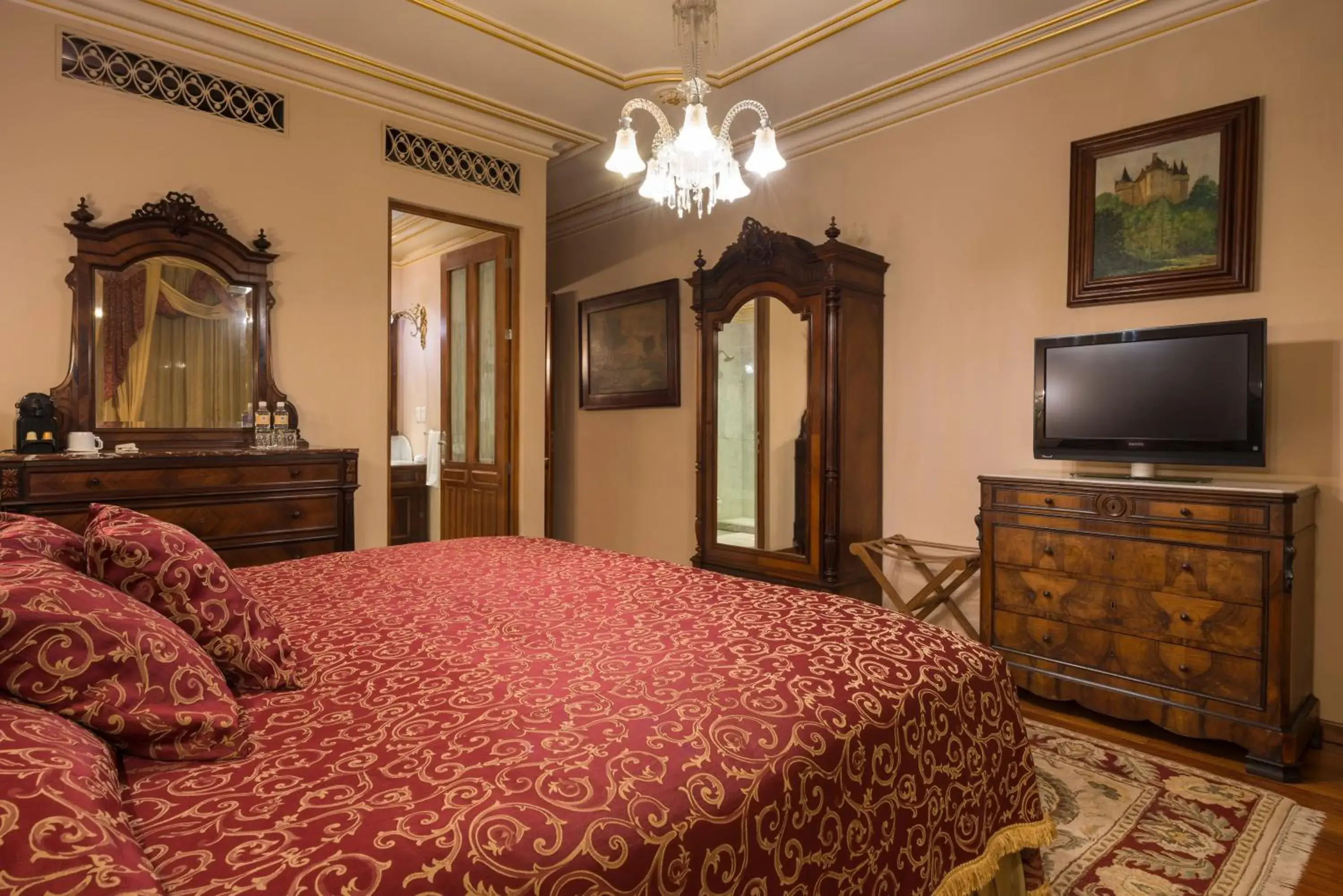 Photo of the whole room, Bed in Hotel Museo Palacio de San Agustin