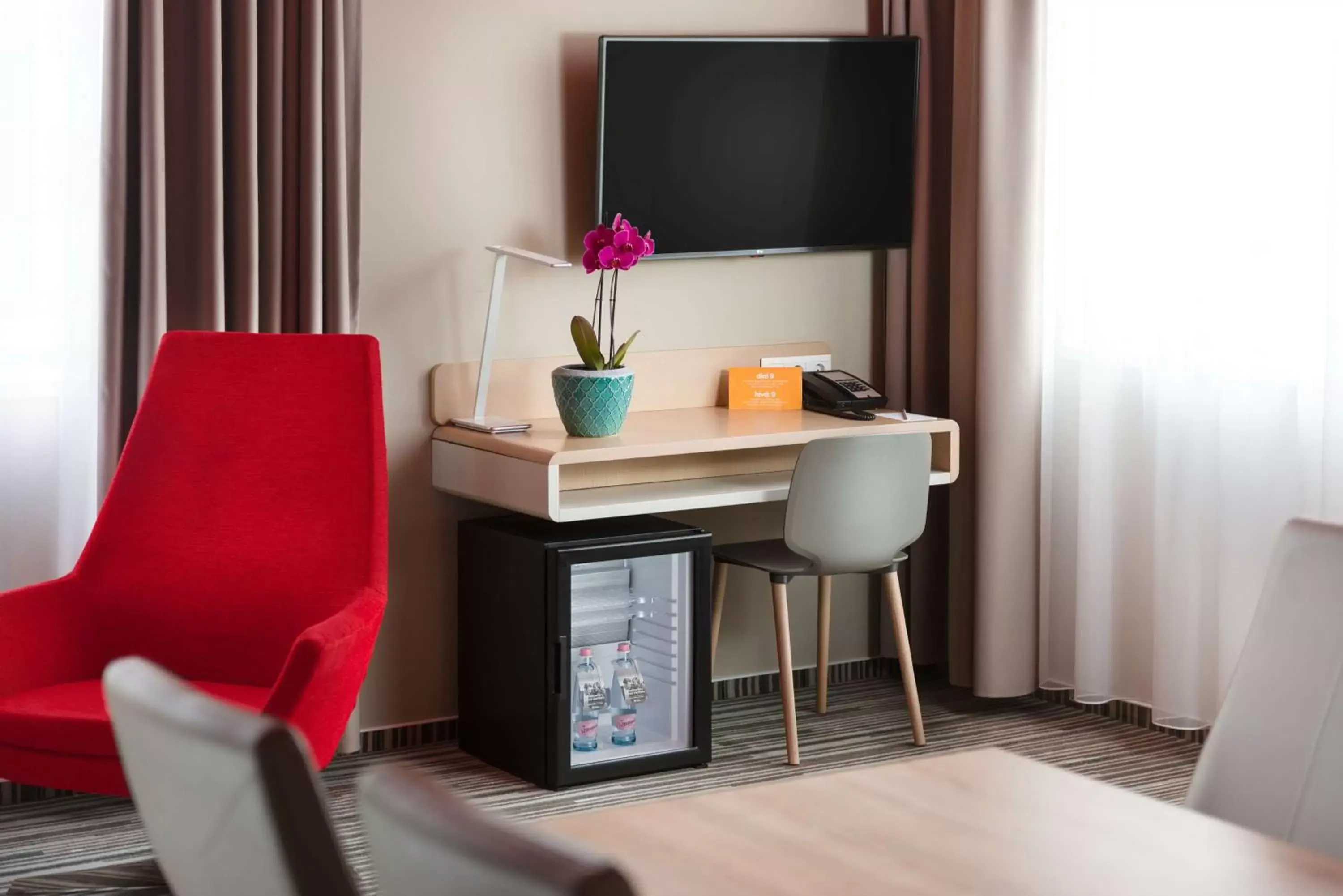 Photo of the whole room, TV/Entertainment Center in Park Inn By Radisson Budapest