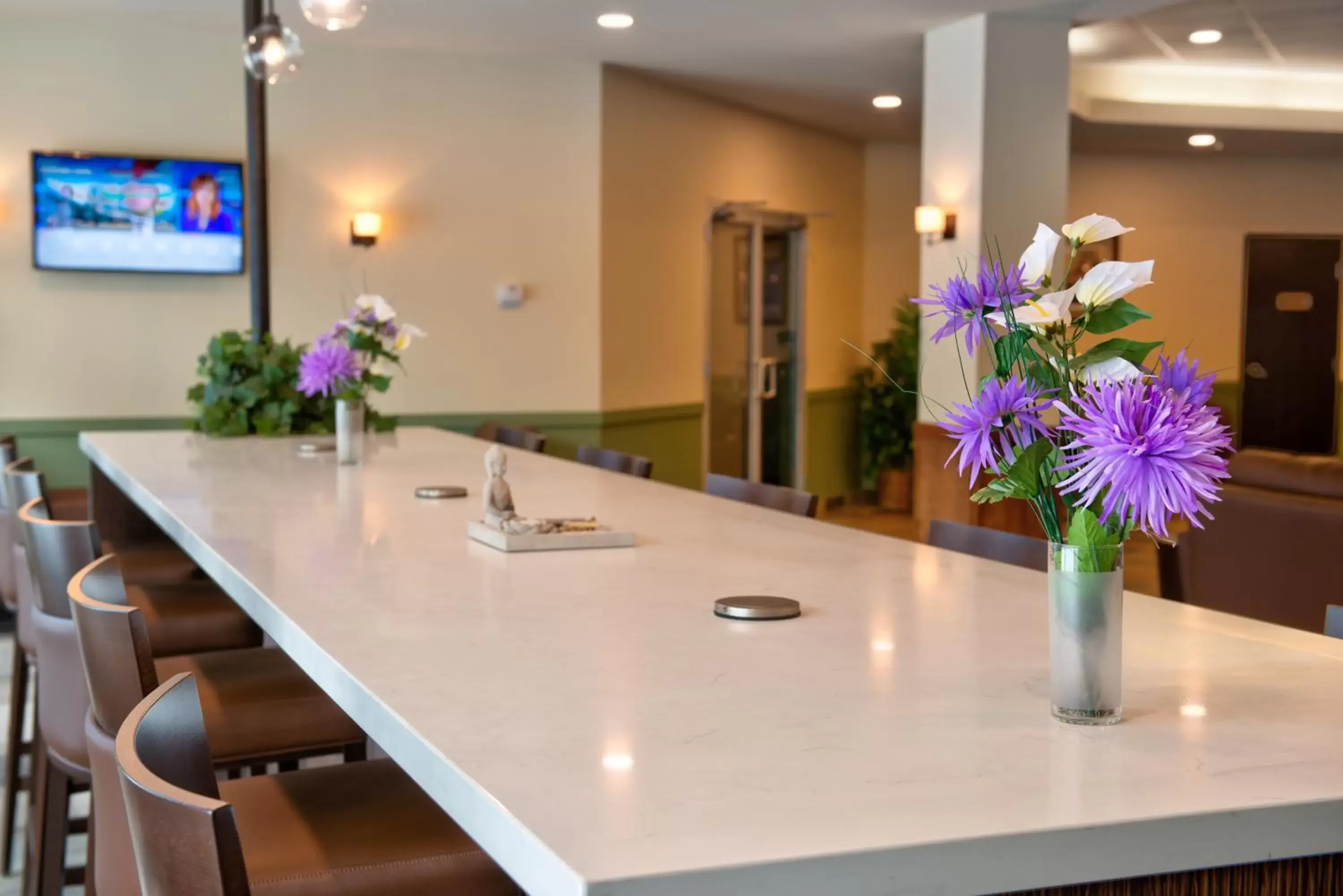 Restaurant/places to eat in Clearwater Suite Hotel