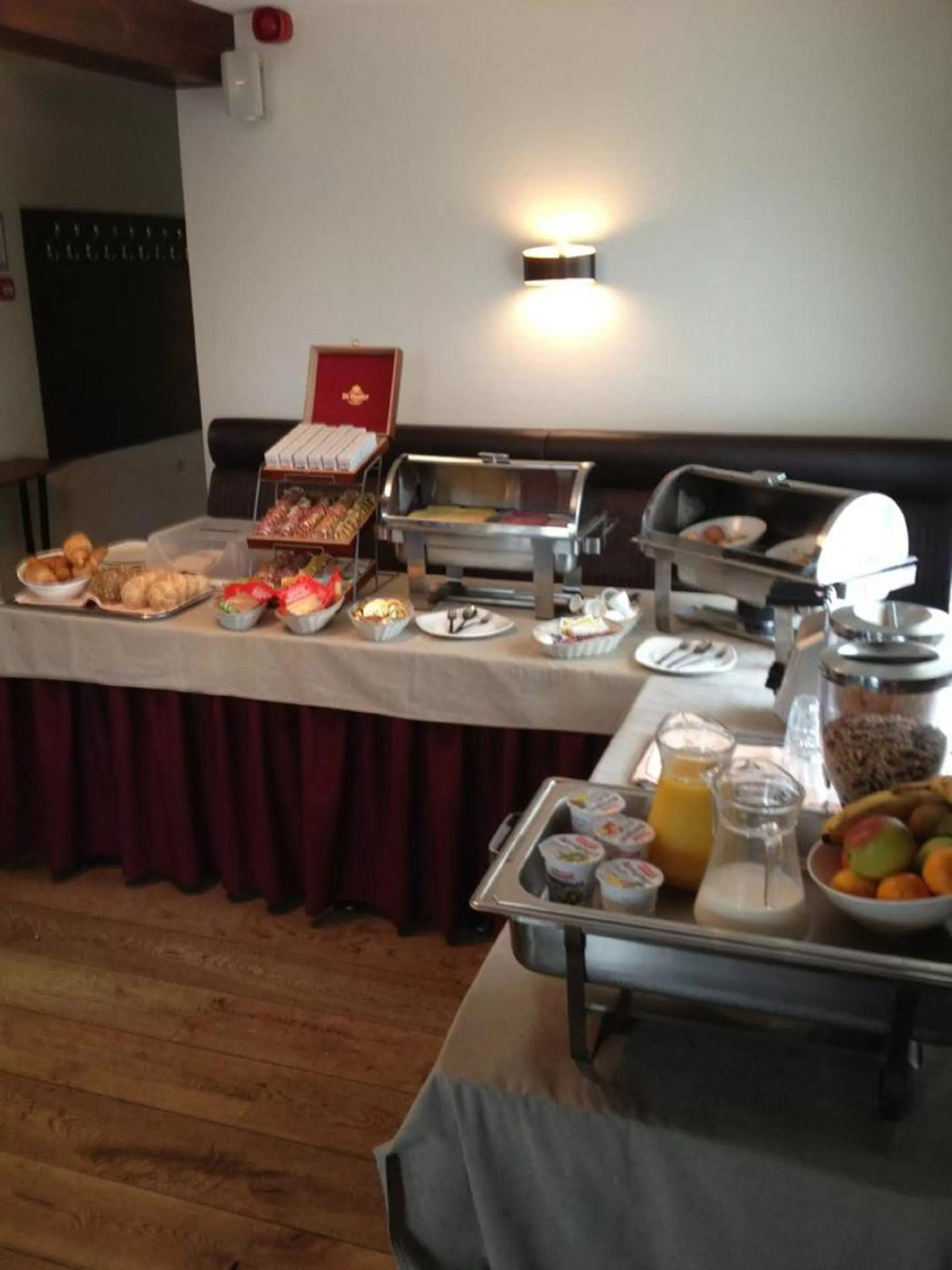 Buffet breakfast in Hotel Brasserie Oud Maren