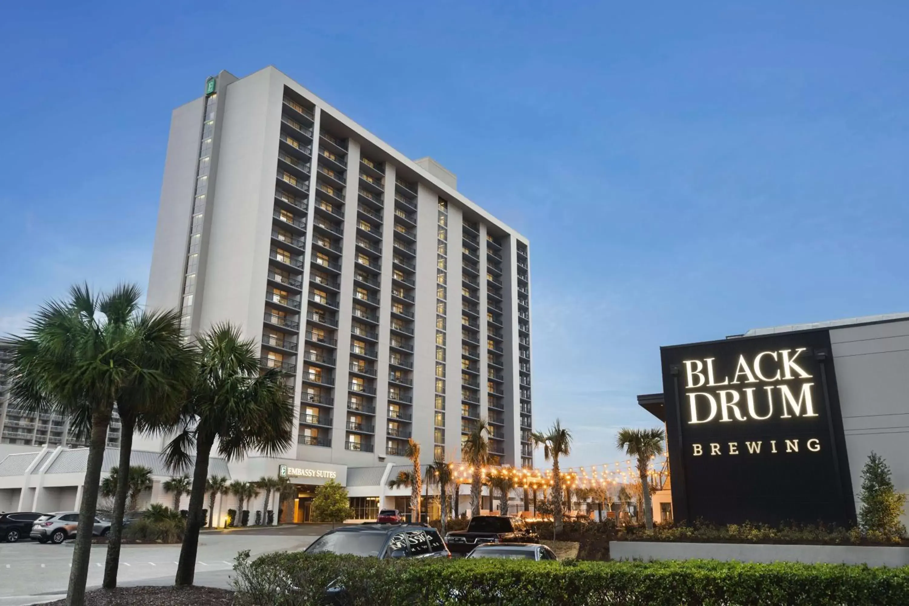 Lounge or bar, Property Building in Embassy Suites by Hilton Myrtle Beach Oceanfront Resort