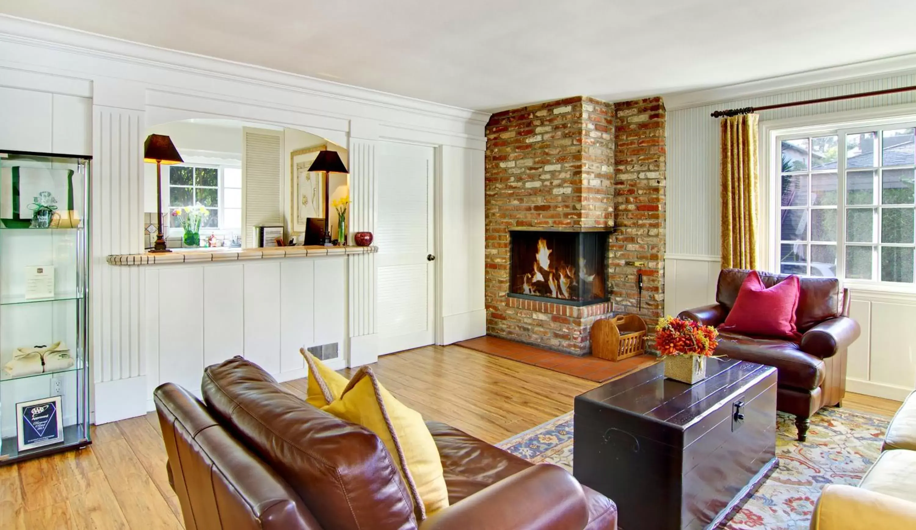 Photo of the whole room, Seating Area in Wayside Inn