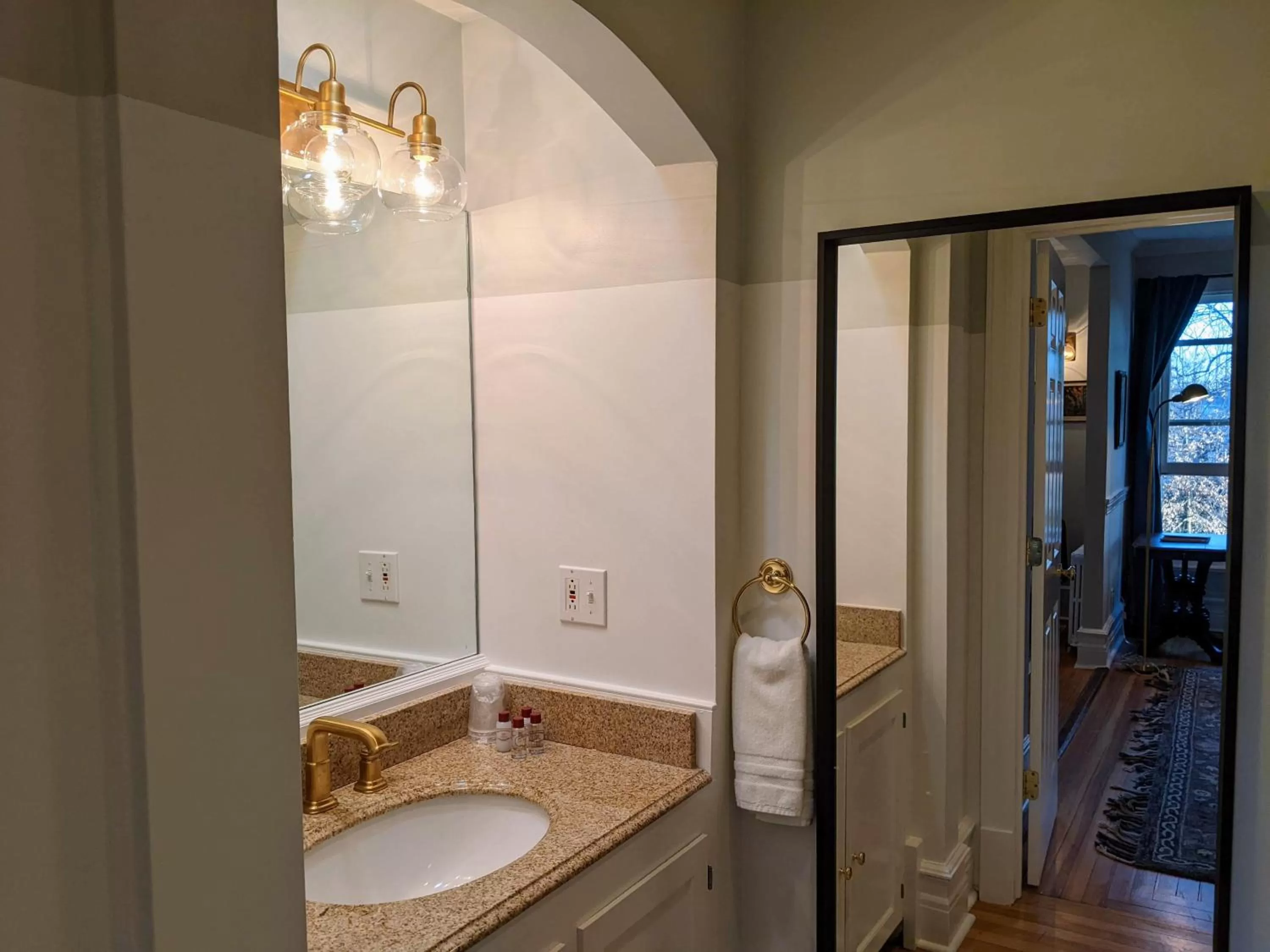 Bathroom in Stanton House Inn