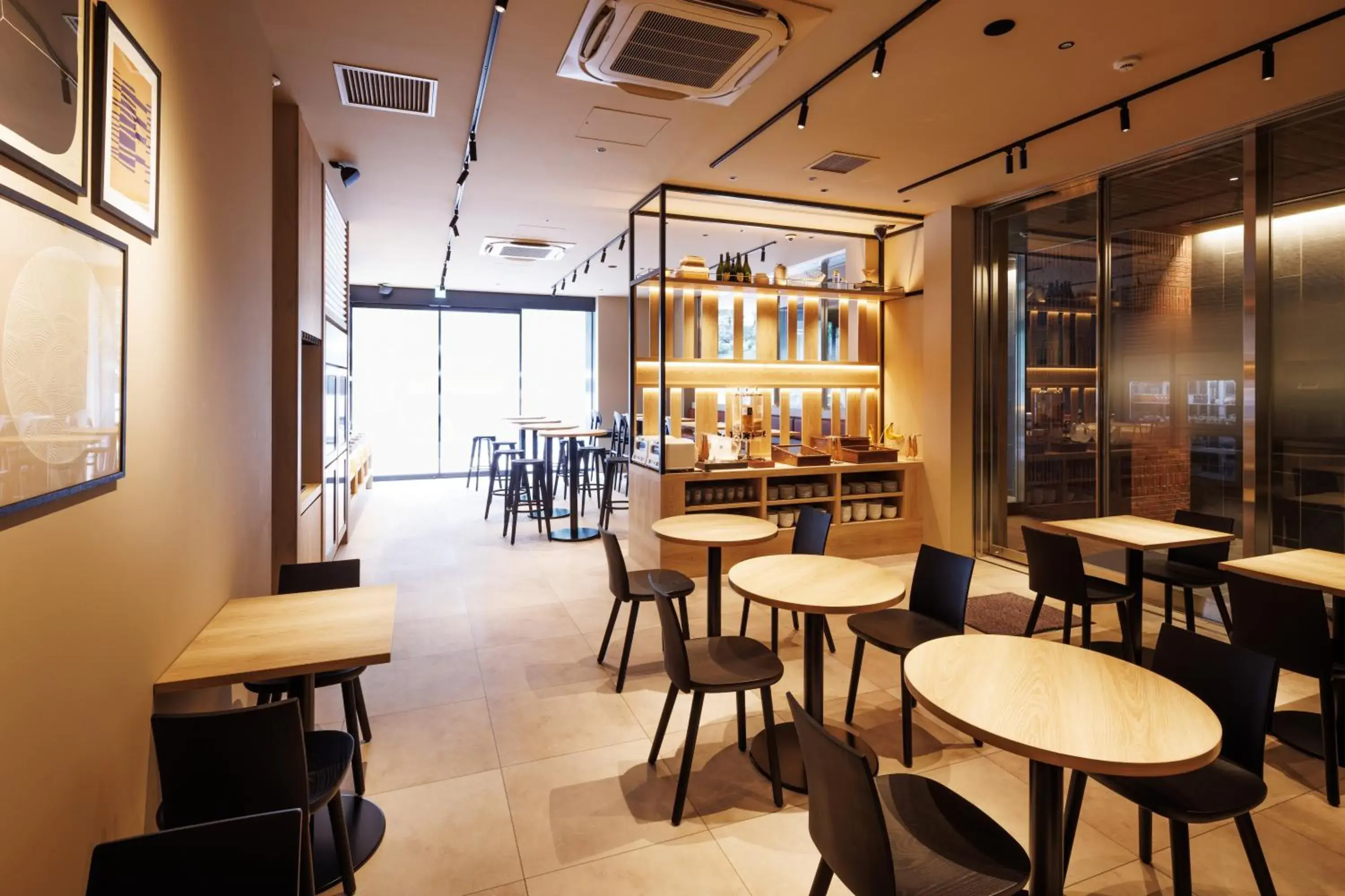 Restaurant/places to eat, Lounge/Bar in the b ginza
