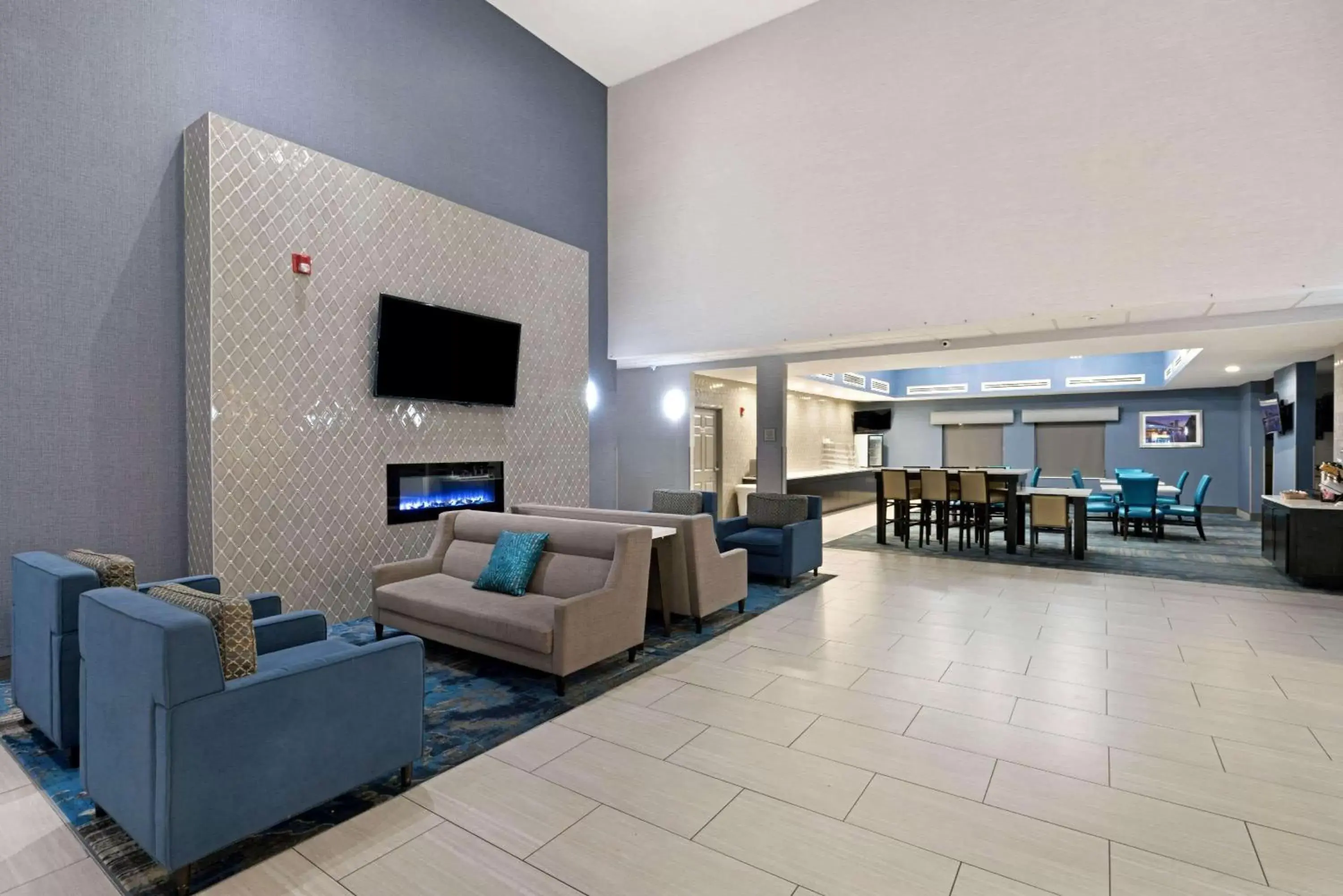 Lobby or reception, Seating Area in La Quinta by Wyndham Phoenix I-10 West