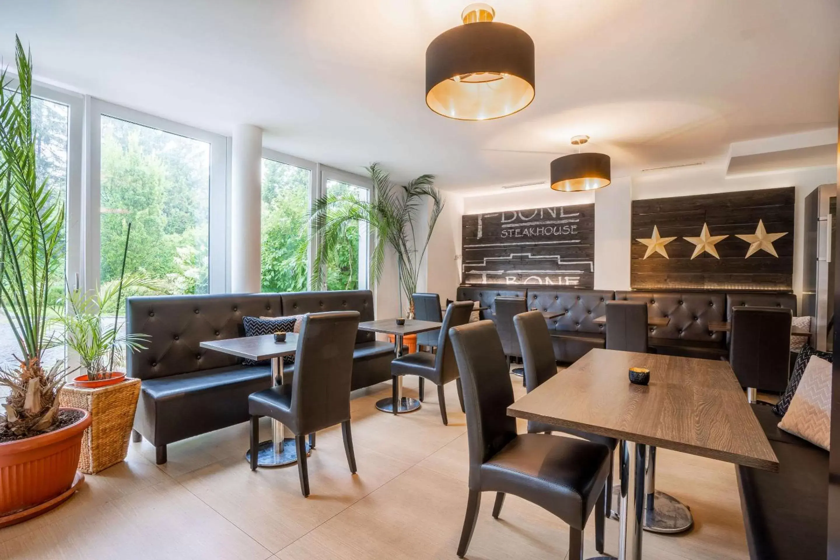 Lobby or reception, Restaurant/Places to Eat in Quality Hotel & Suites Muenchen Messe