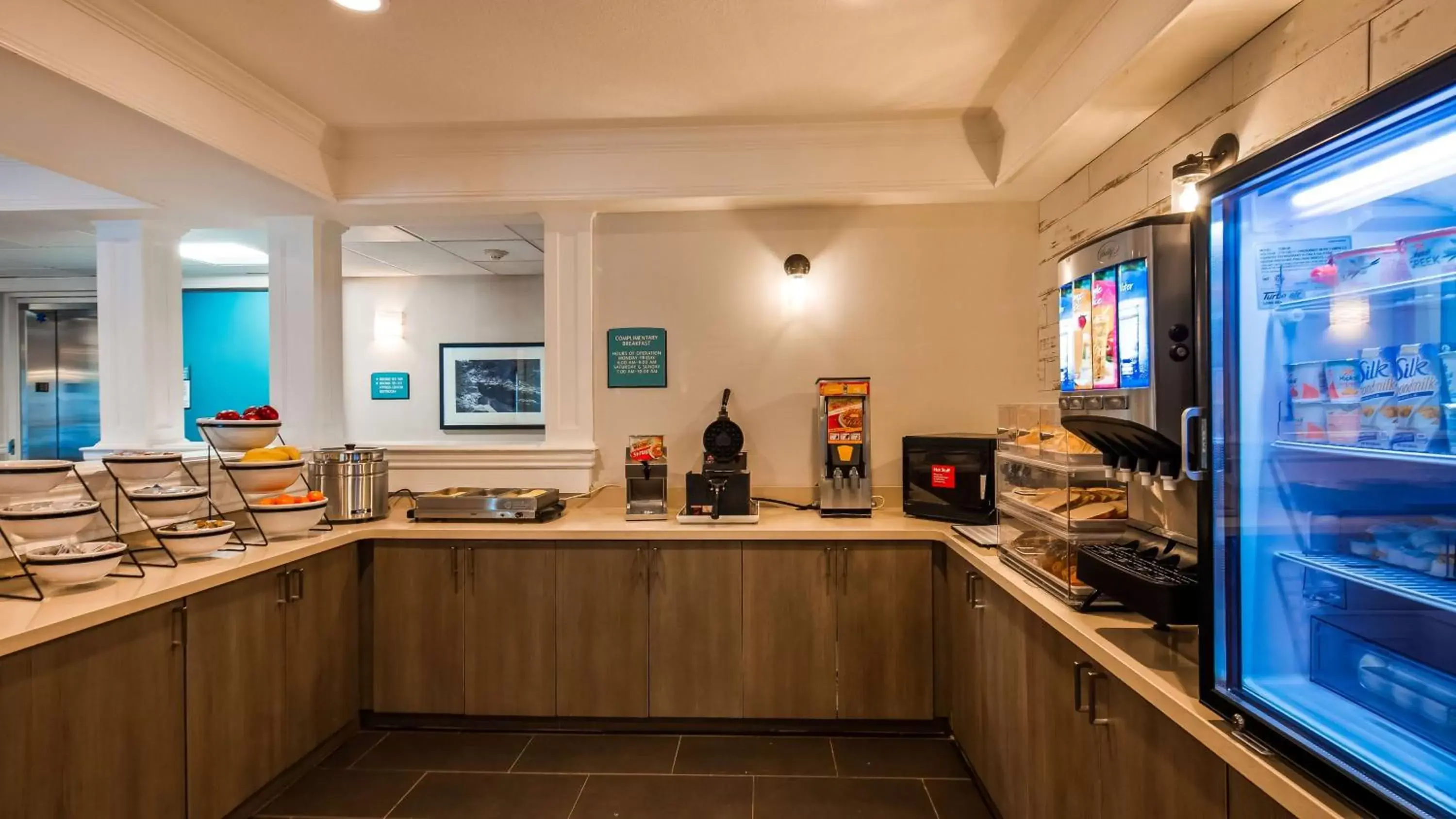 Restaurant/places to eat, Kitchen/Kitchenette in Best Western Paradise Hotel