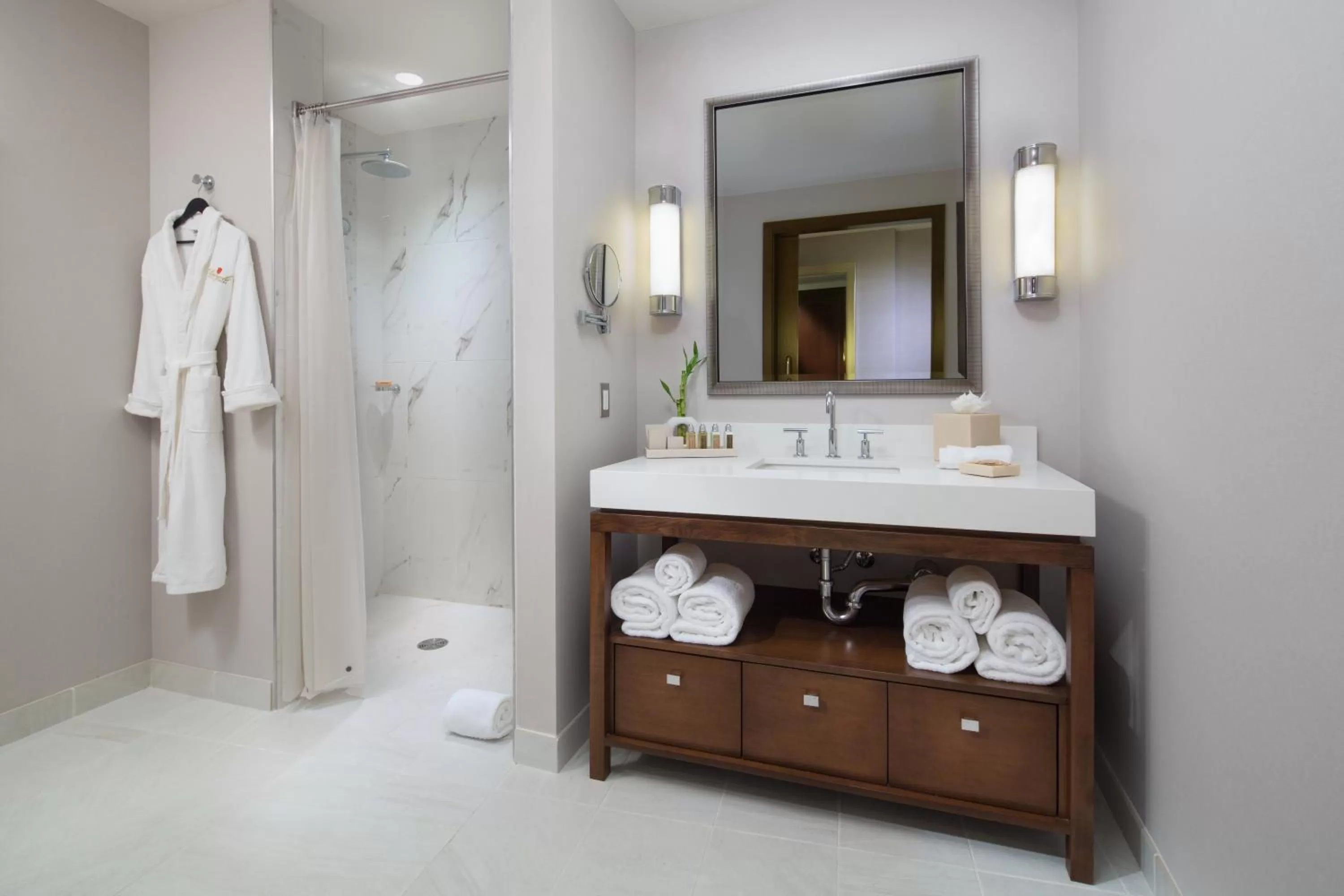 Shower in Parkwest Bicycle Casino