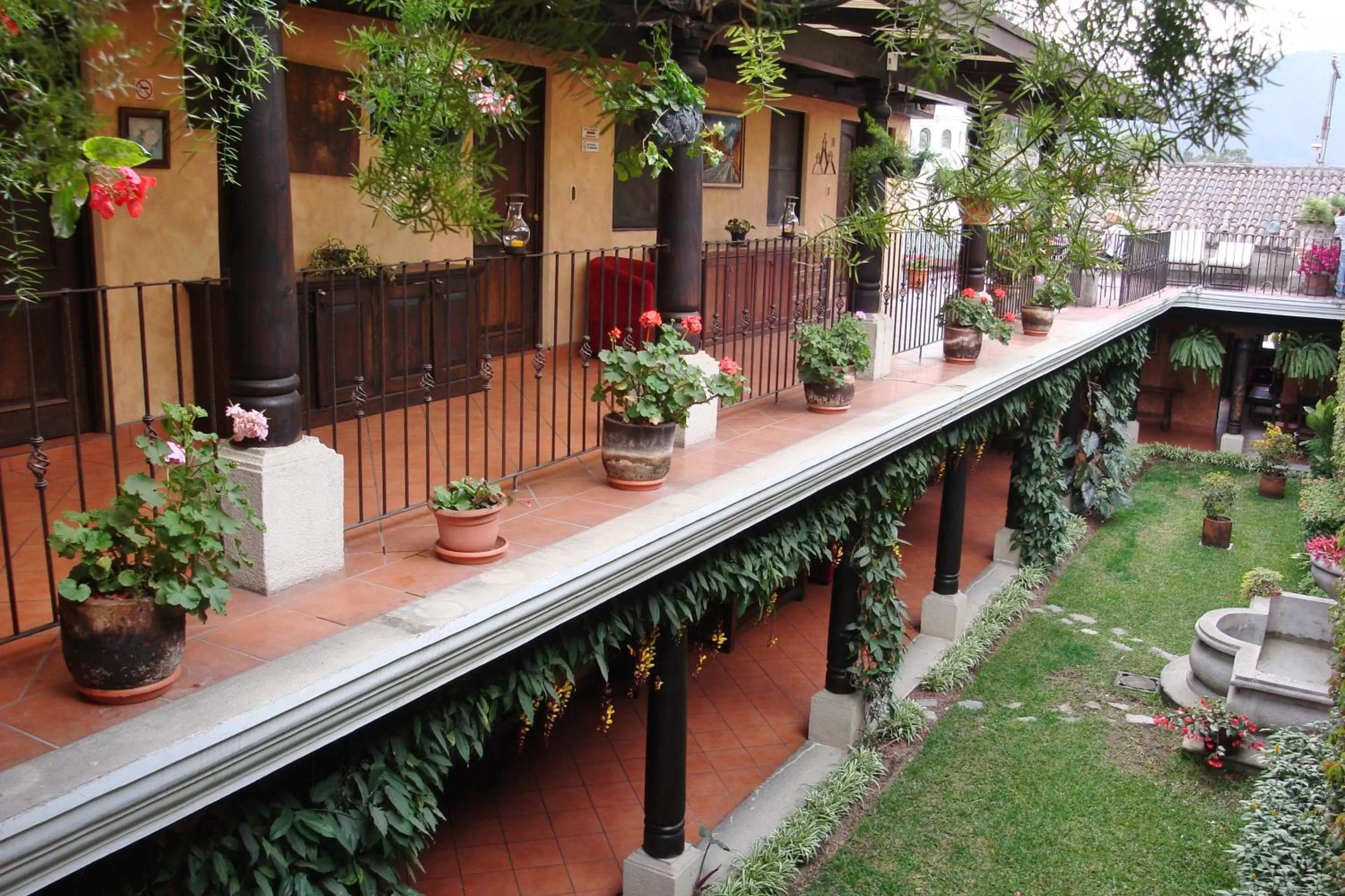 Garden in Hotel Meson del Valle by AHS