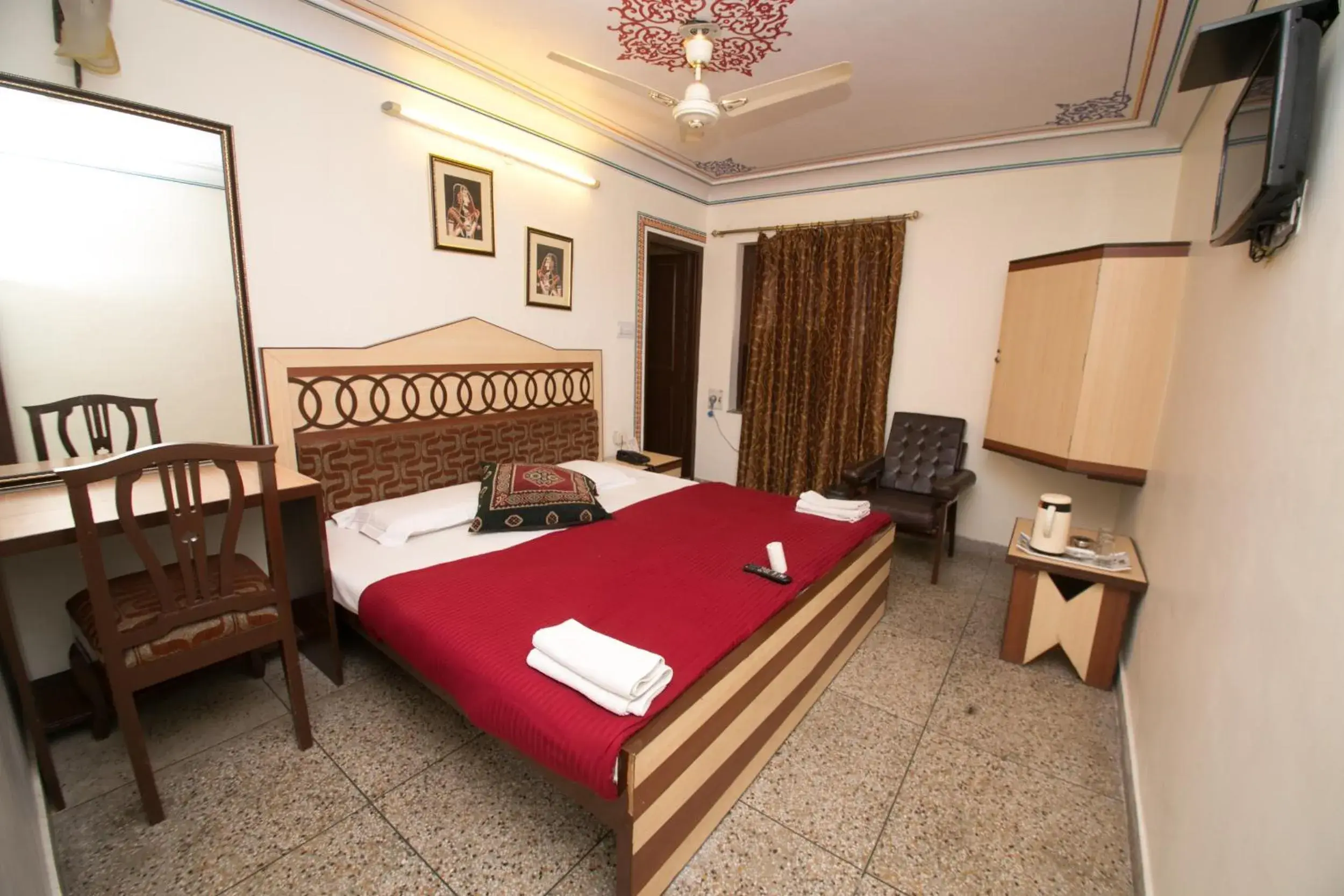 Photo of the whole room, Bed in Hotel Kalyan