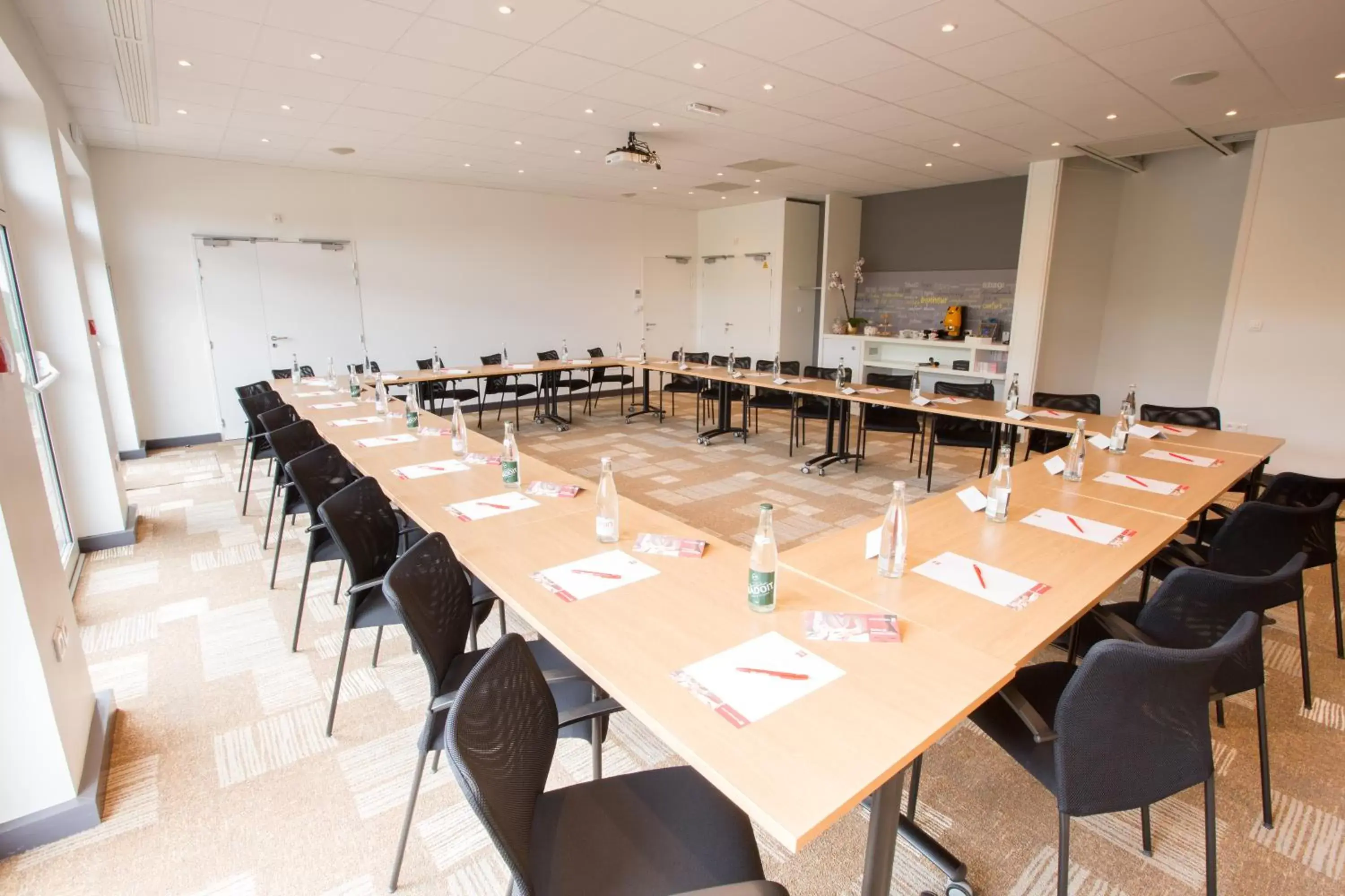 Meeting/conference room in ibis Cherbourg La Glacerie