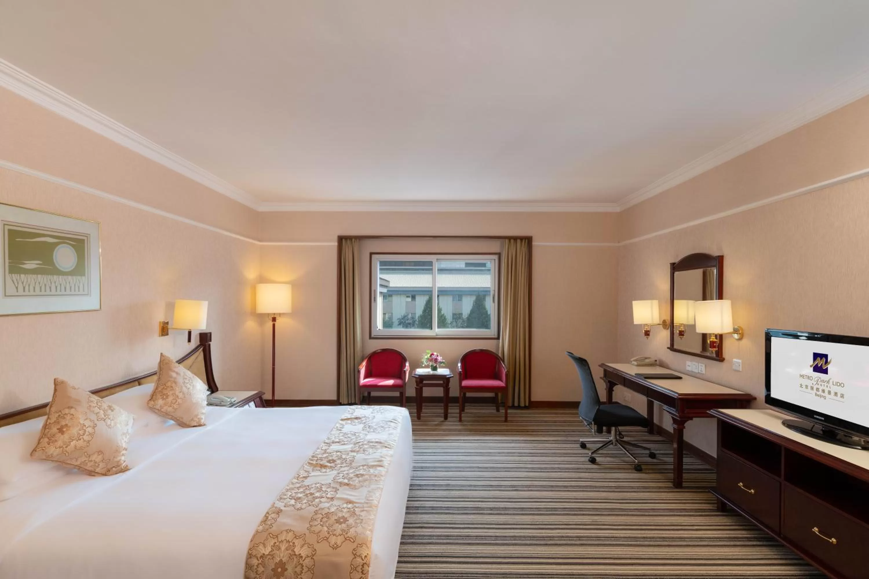 Photo of the whole room, Bed in Metropark Lido Hotel Beijing