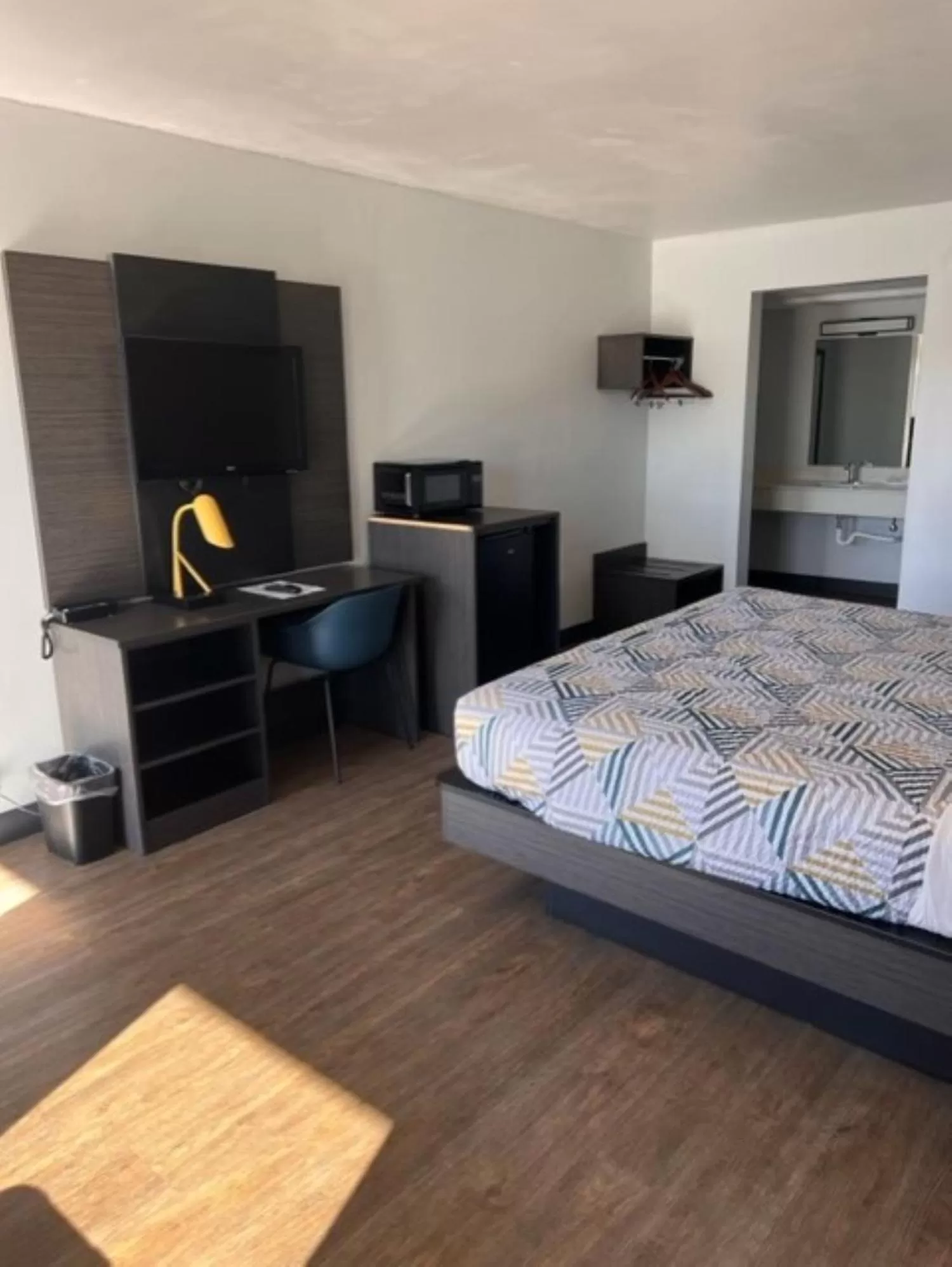 Bed in Dublin Inn and Suites