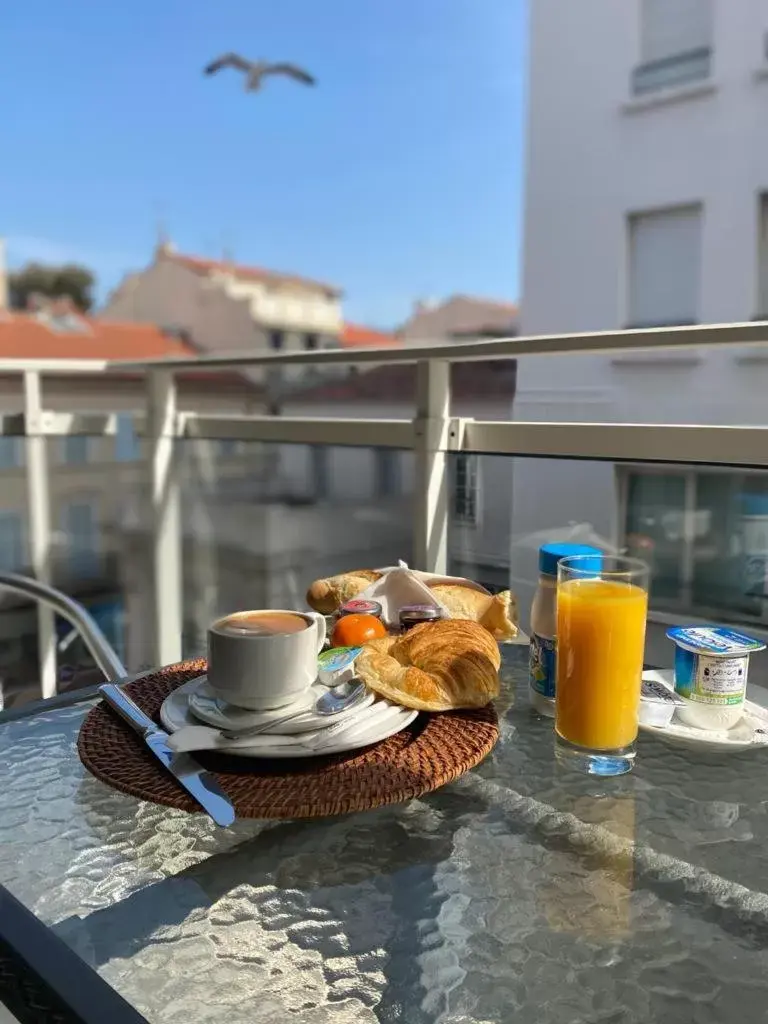 Breakfast in Villa d'Estelle