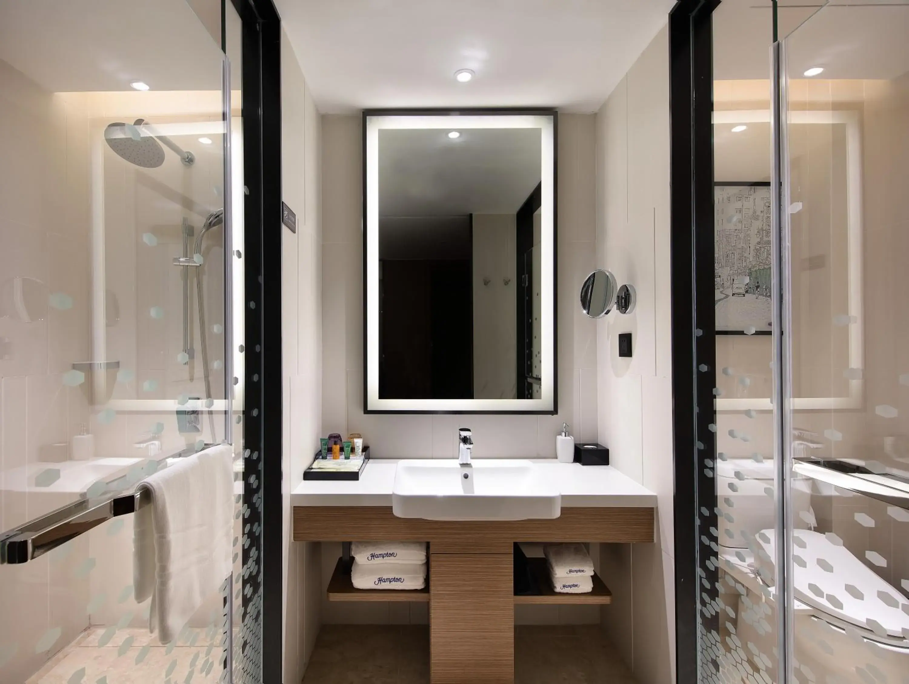 Bathroom in Hampton by Hilton Guangzhou Tianhe Sports Center