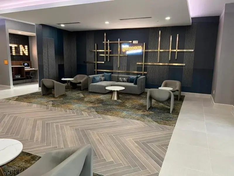 Lounge/Bar in La Quinta Inn & Suites by Wyndham Manchester - Arnold AFB