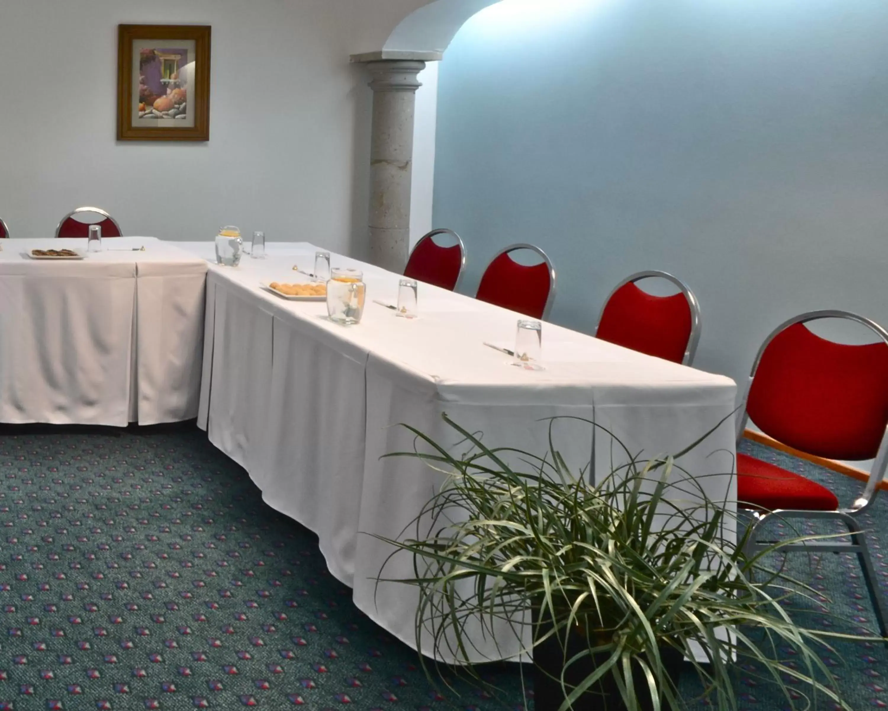 Meeting/conference room in Hotel & Suites PF