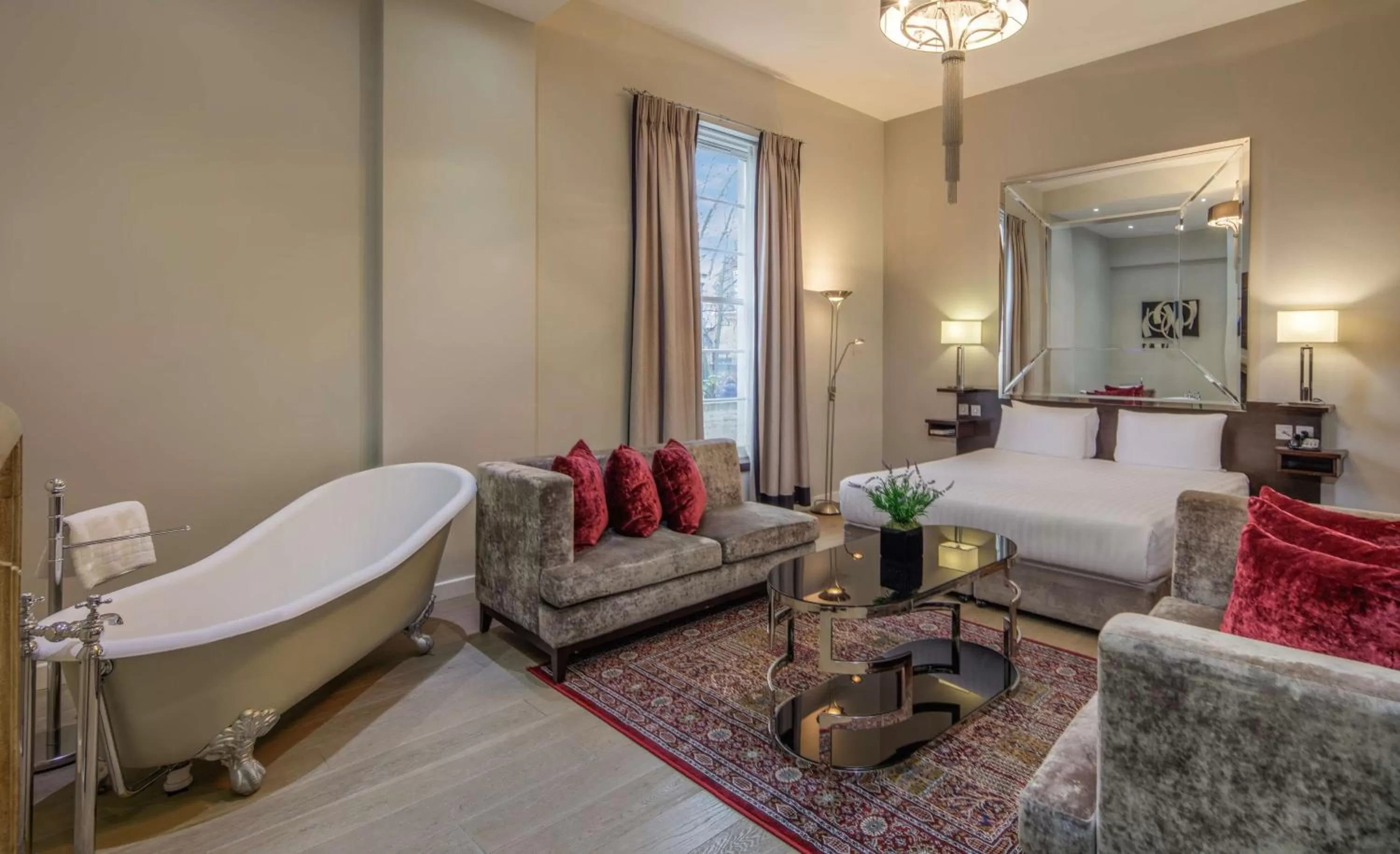 Bathroom, Bed in Doubletree By Hilton London - Greenwich