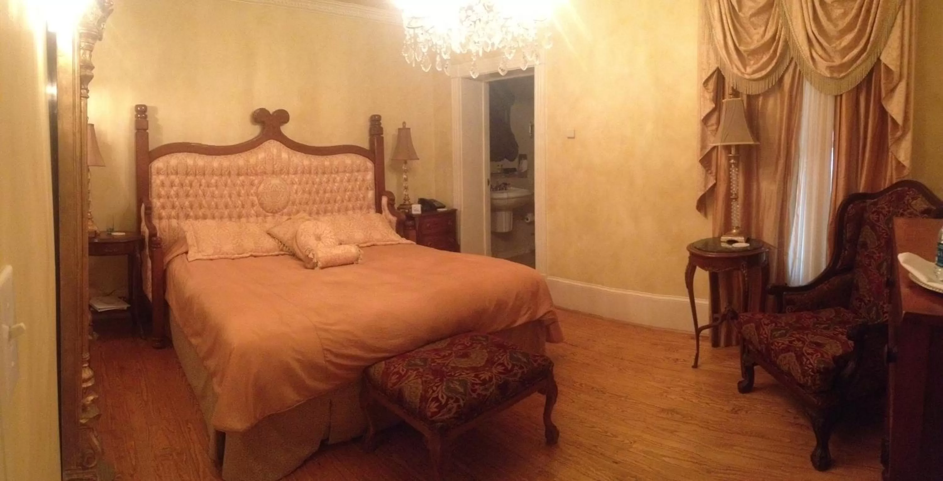 Bedroom, Bed in The Hotel Magnolia