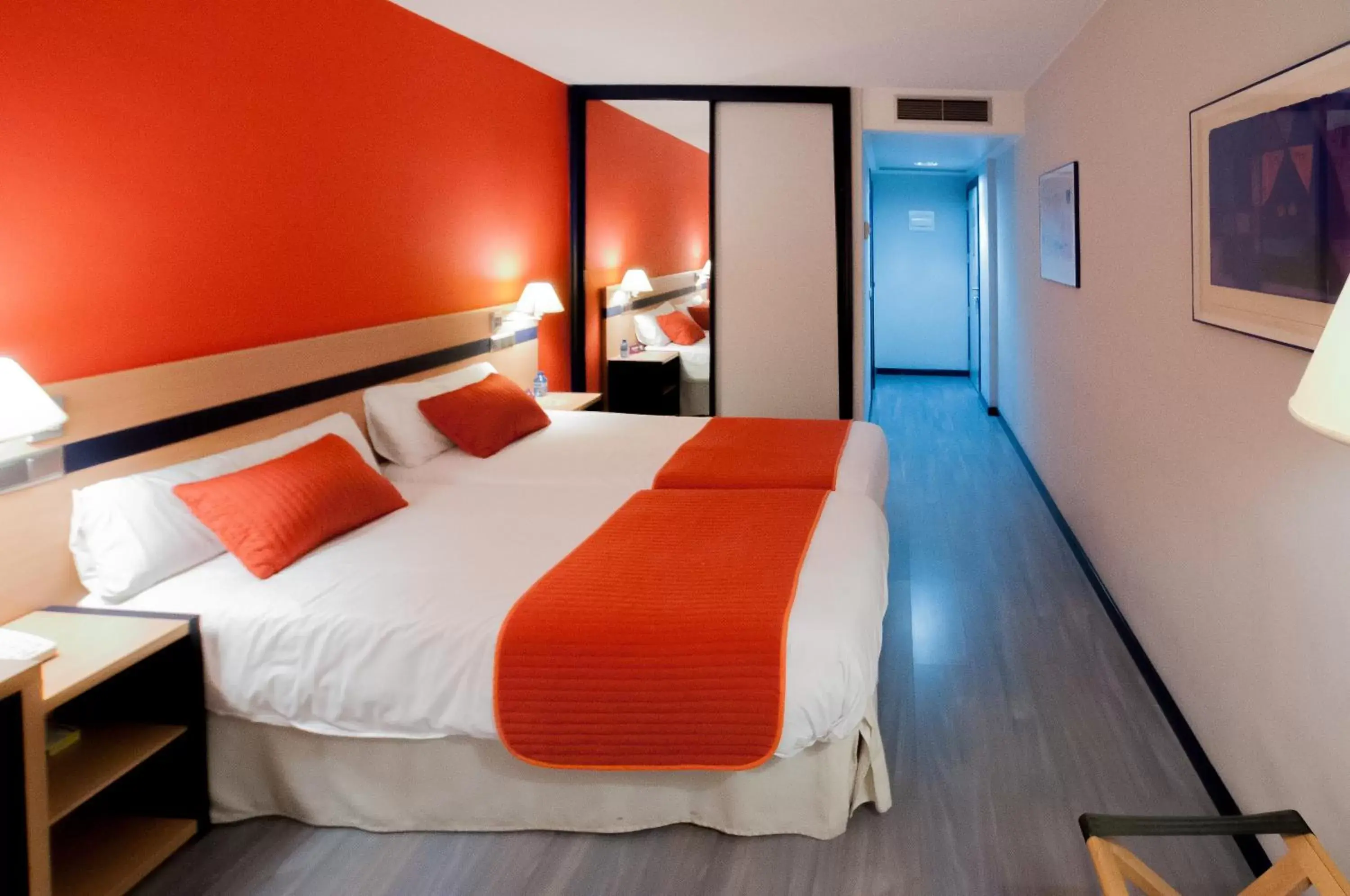 Photo of the whole room, Bed in Ibis Styles Zaragoza Ramiro I