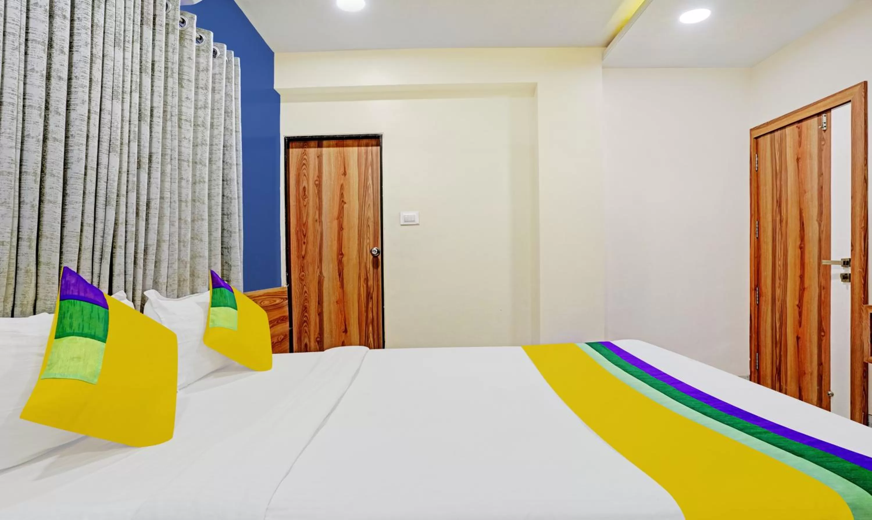 Bedroom, Bed in Itsy By Treebo - Radhika Ex