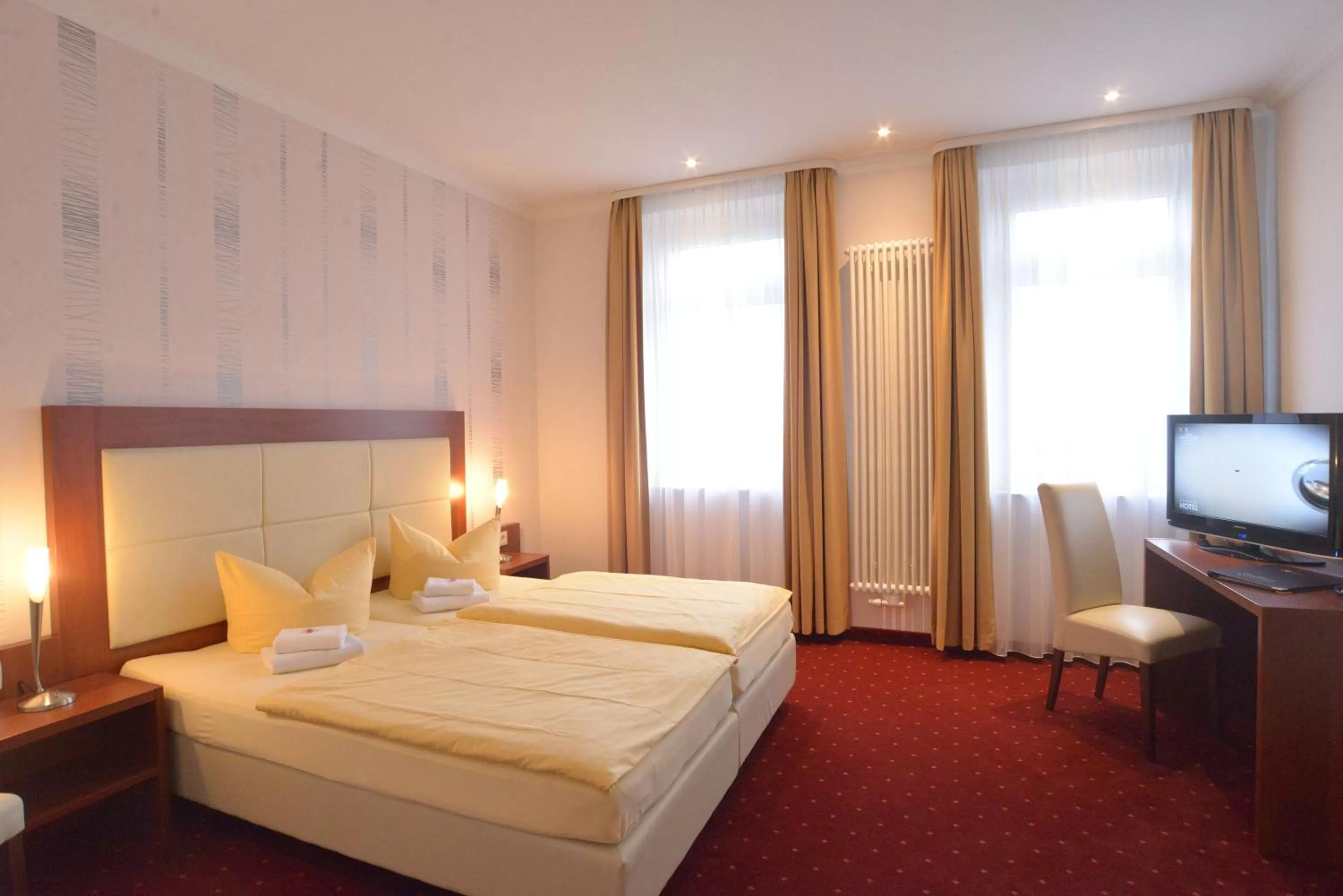 Bedroom, Bed in Hotel via City Leipzig Mitte