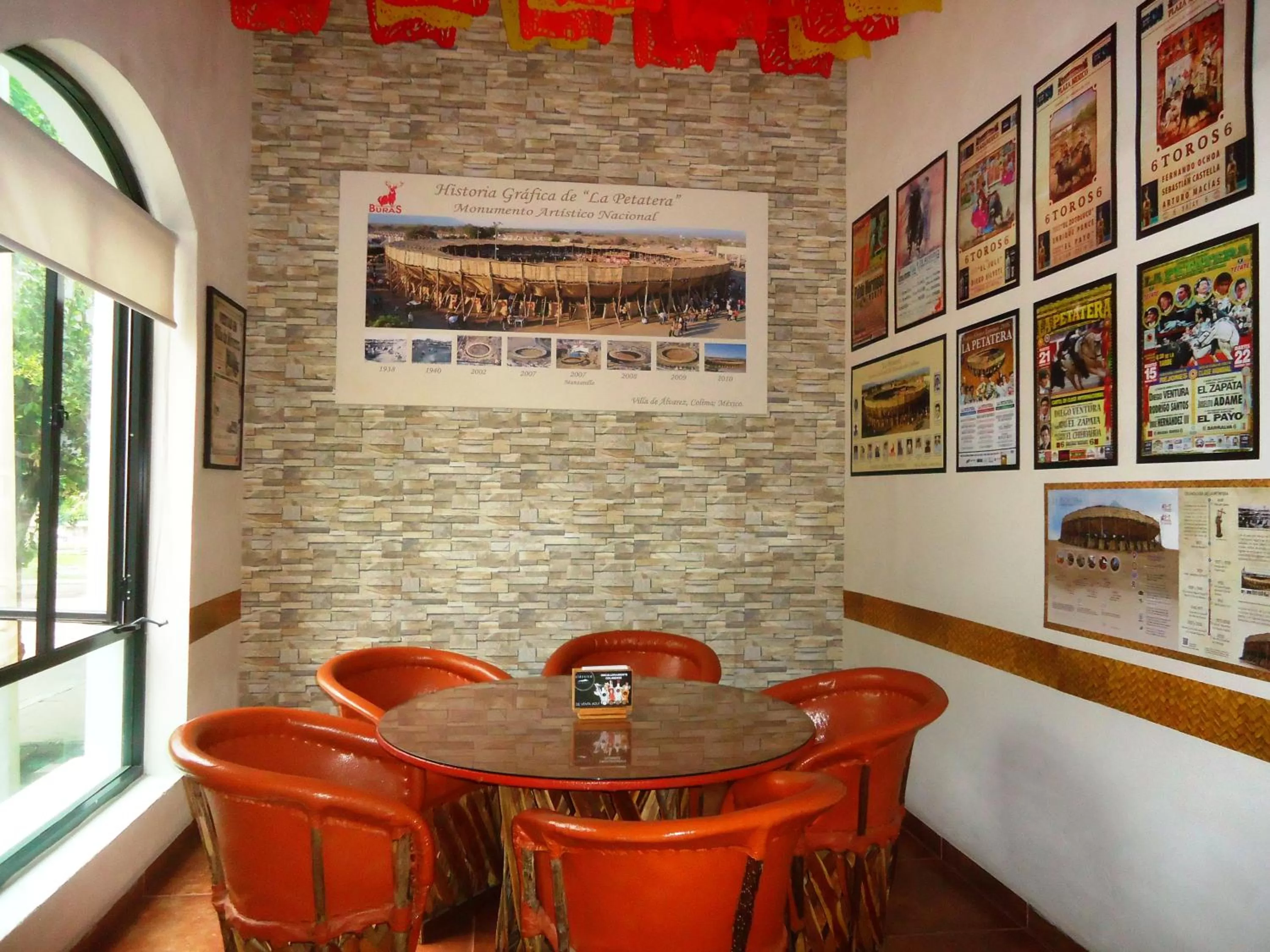 Restaurant/places to eat in Concierge Plaza La Villa