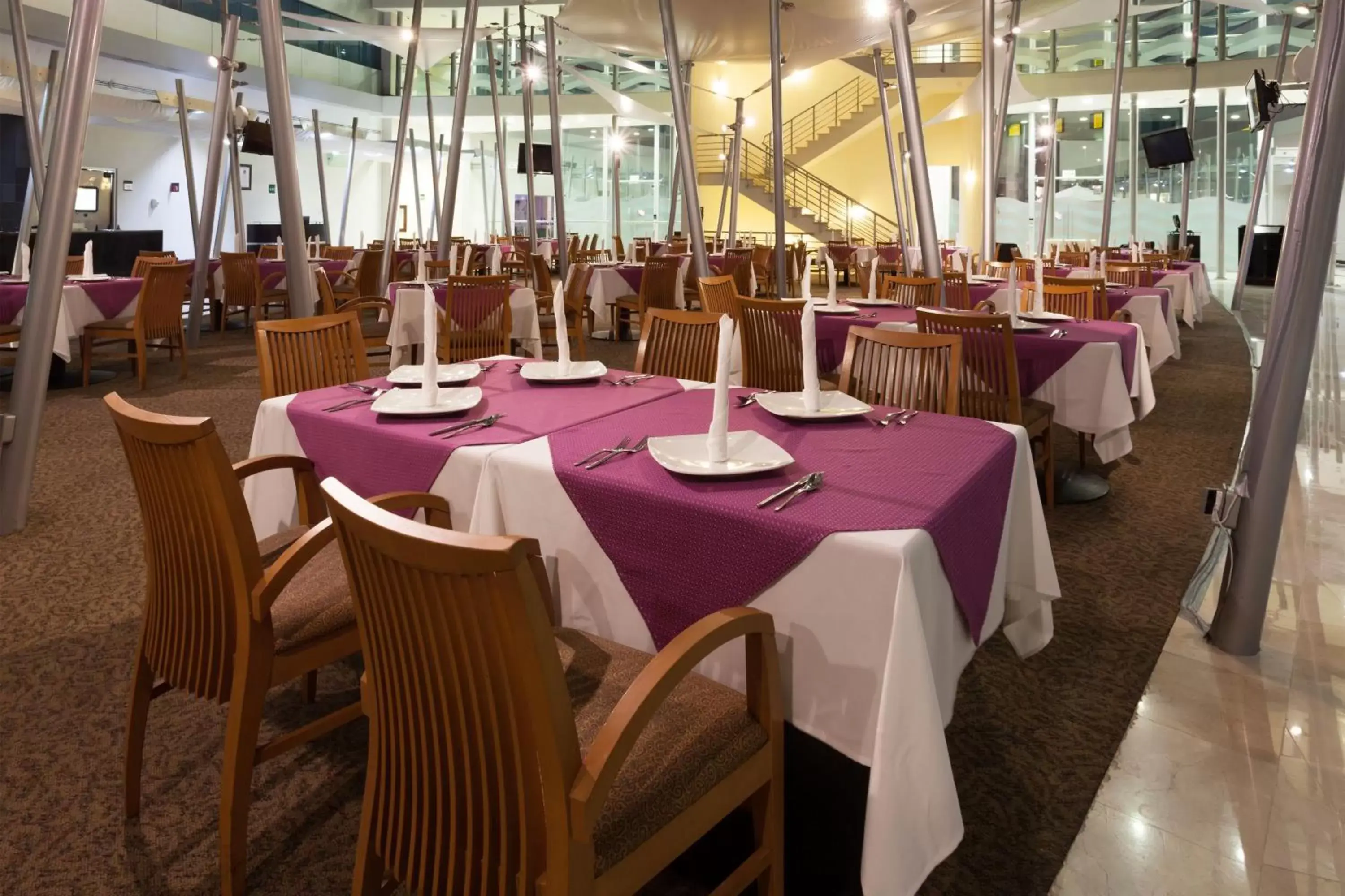 Restaurant/Places to Eat in Crowne Plaza Leon, an IHG Hotel