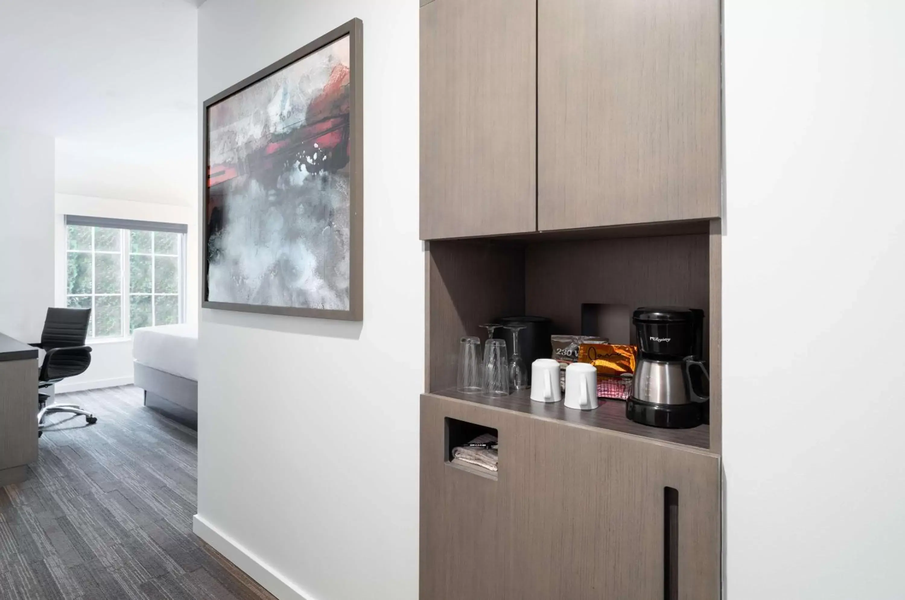 Photo of the whole room, Kitchen/Kitchenette in Hyatt House White Plains