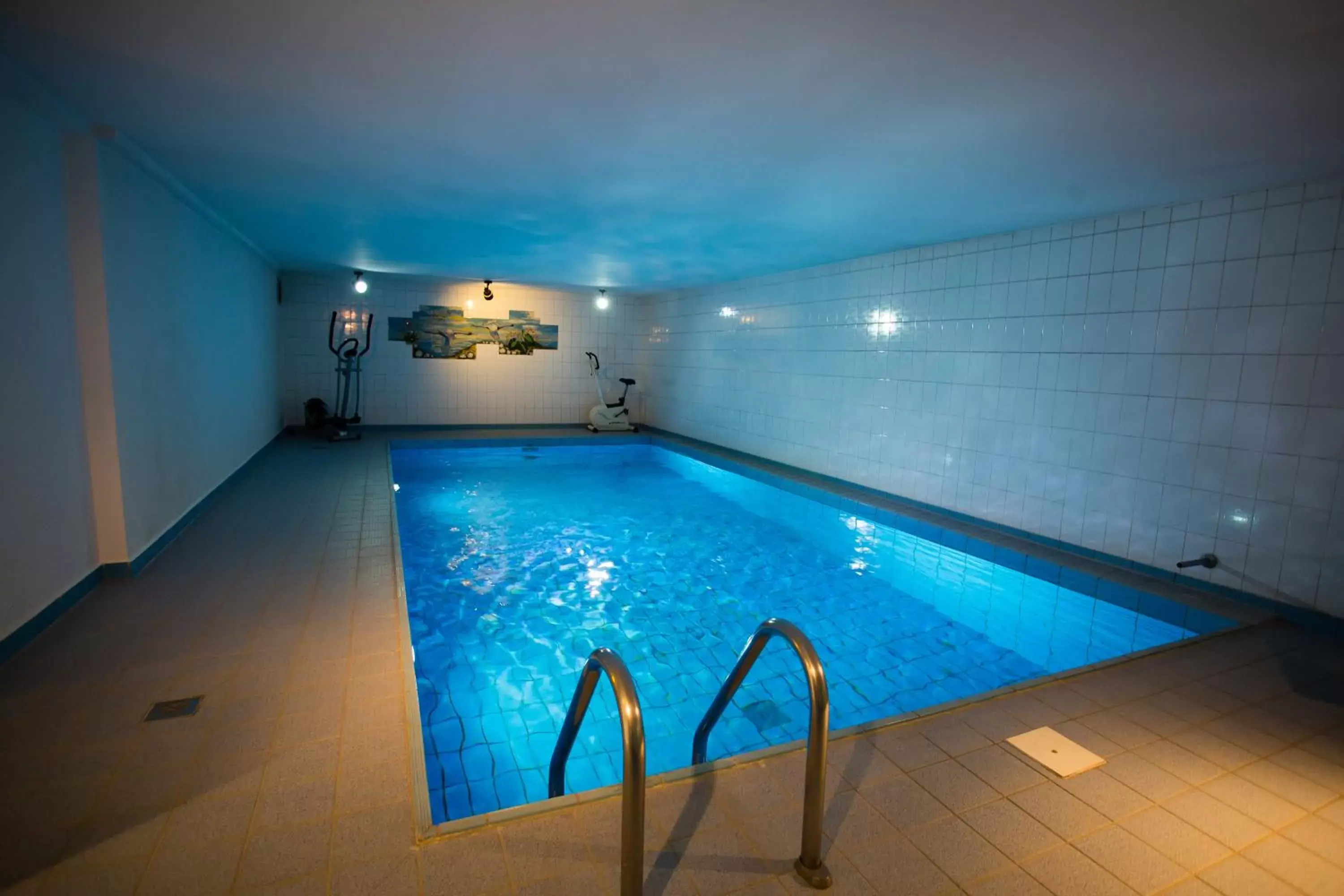 Swimming Pool in Hotel Am Sportpark