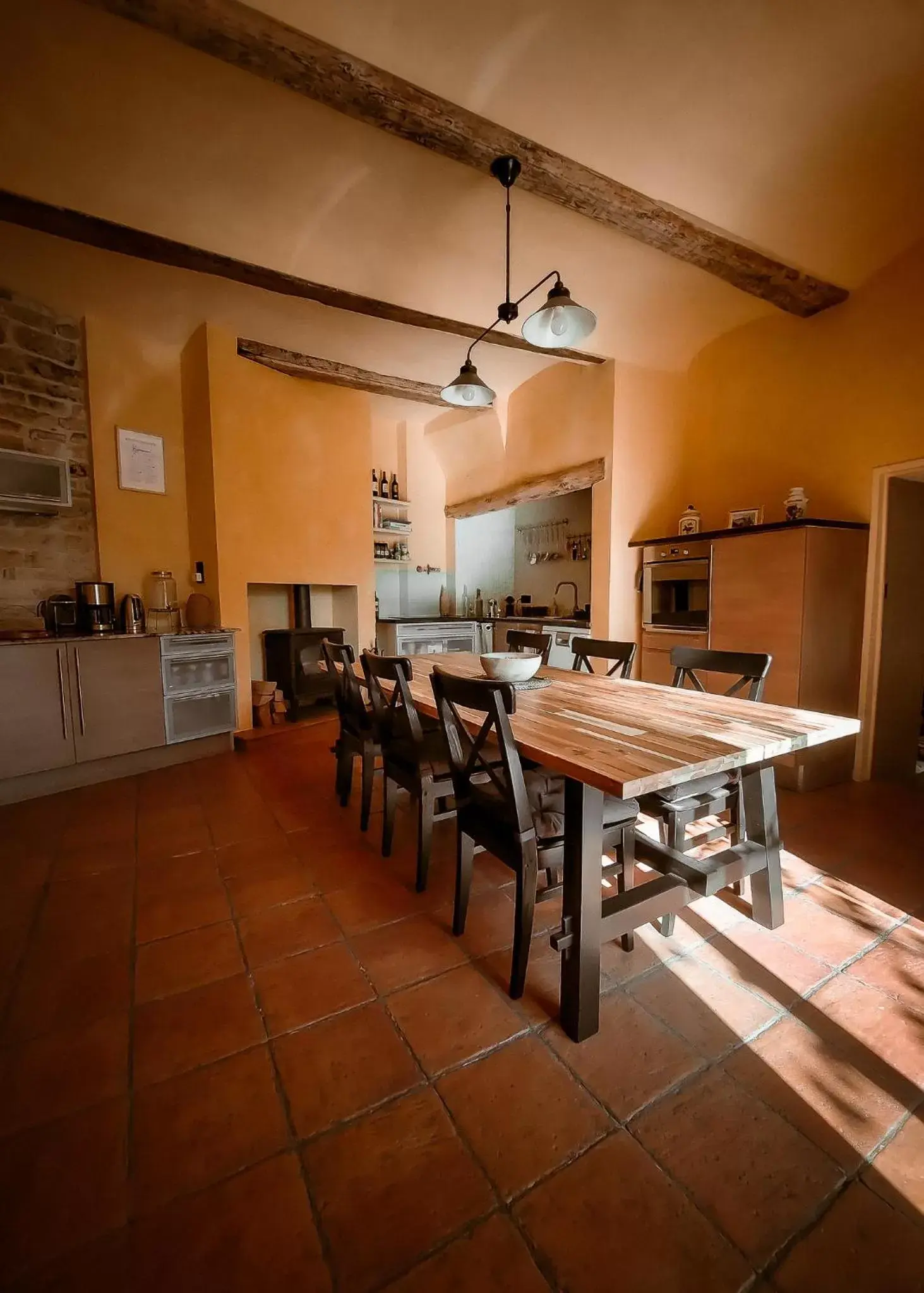 Kitchen or kitchenette in Les Lauriers Roses - Maison d'Hôtes