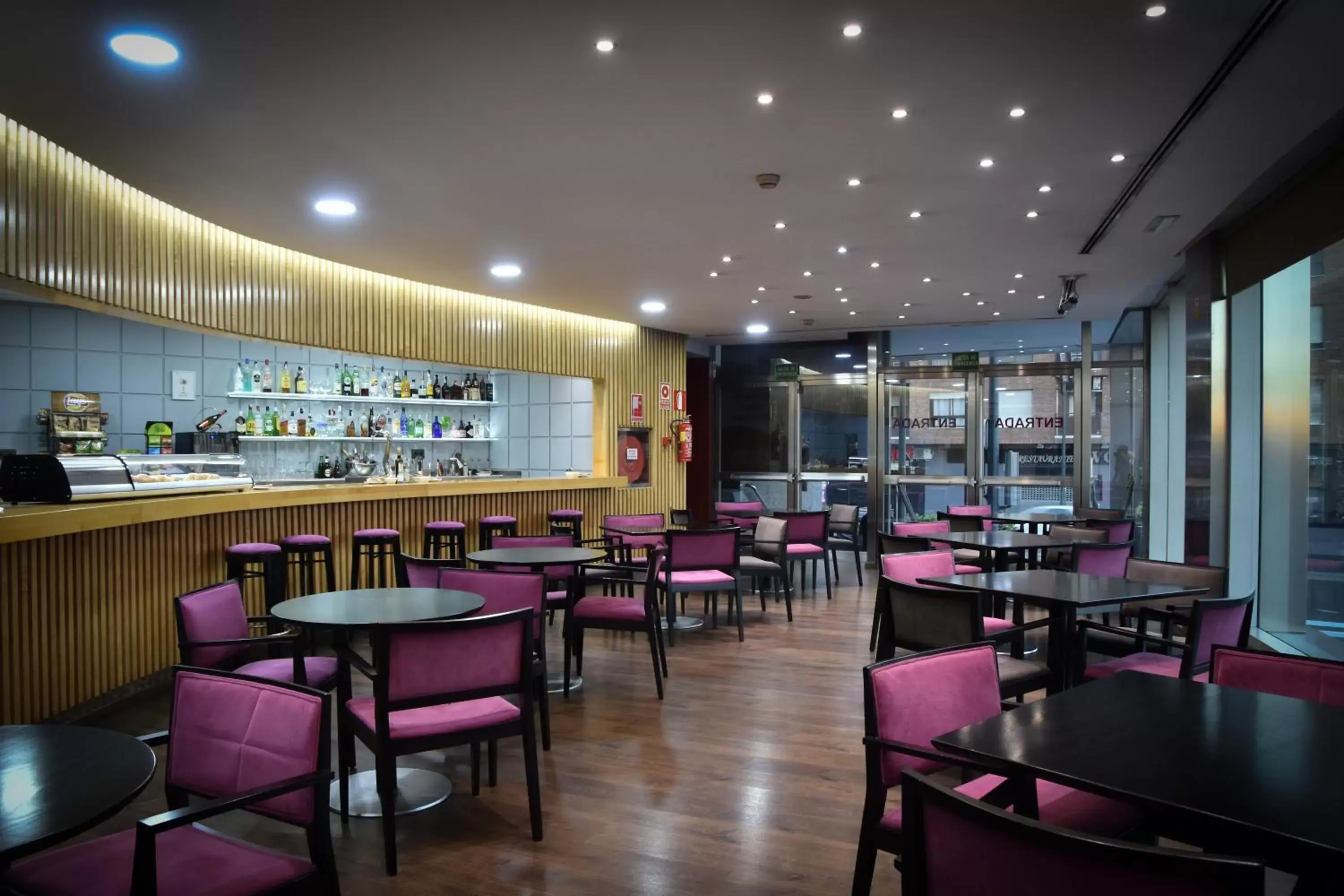Lounge or bar, Restaurant/Places to Eat in Senator Parque Central Hotel