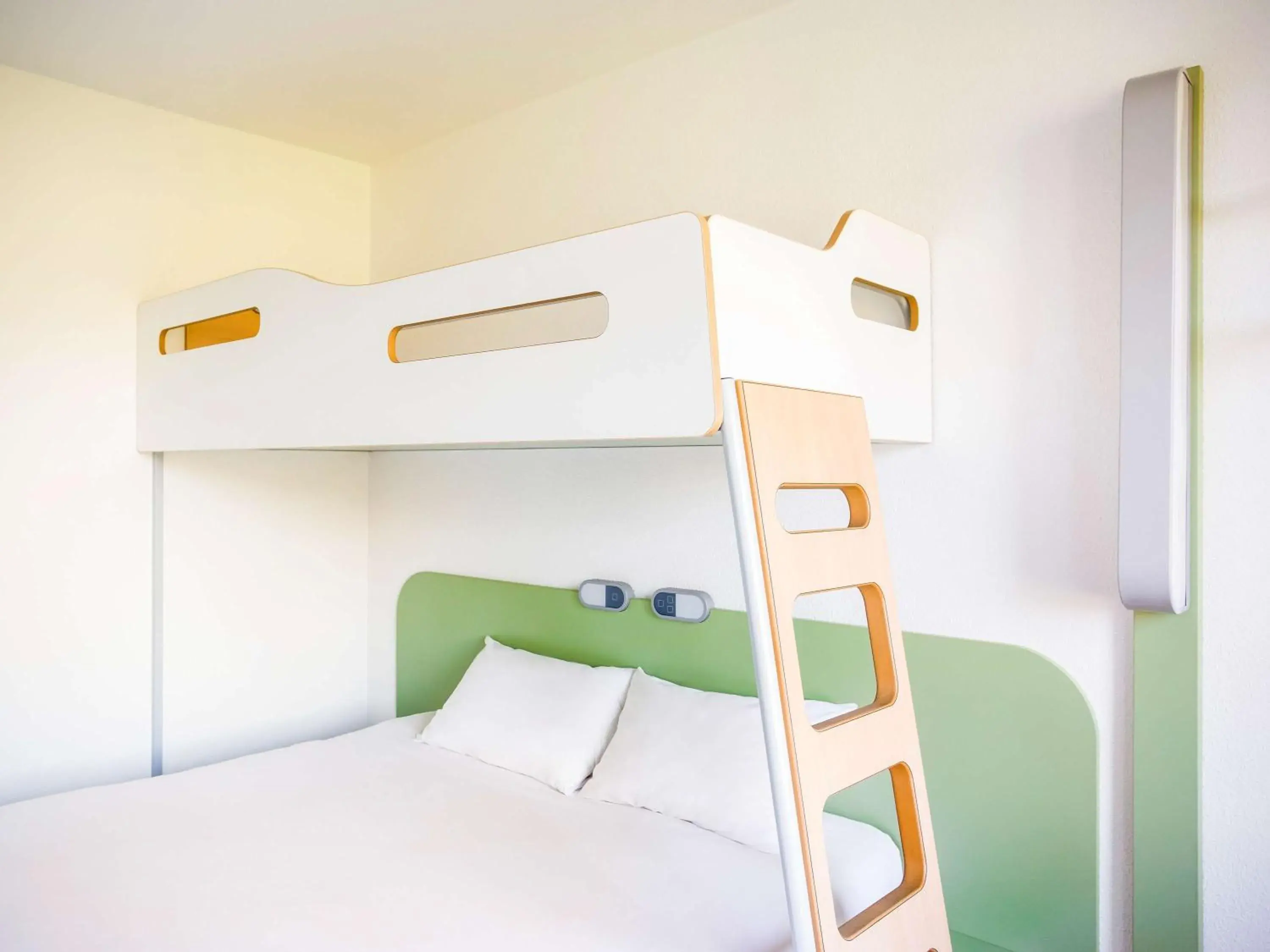 Photo of the whole room, Bunk Bed in ibis budget Pau Lescar