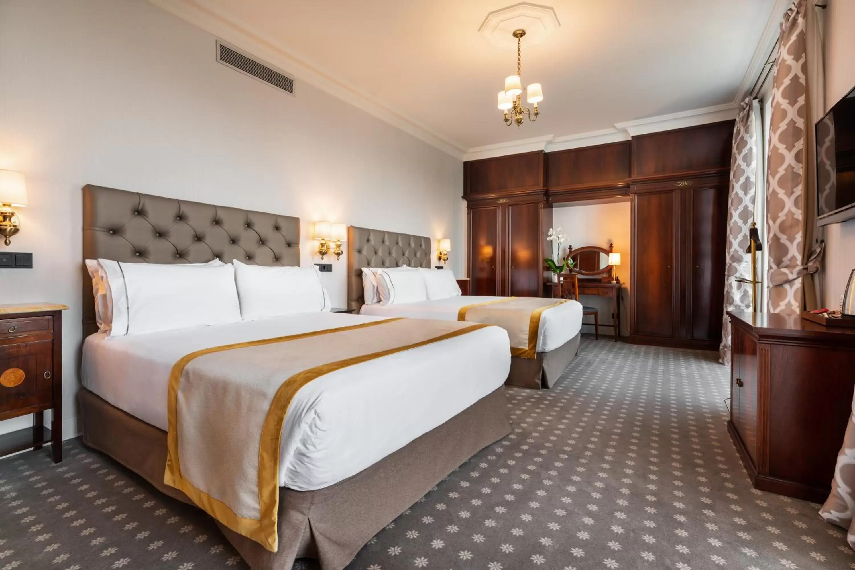 Bedroom, Bed in Eurostars Hotel Real Bedroom, Bed in Eurostars Hotel Real