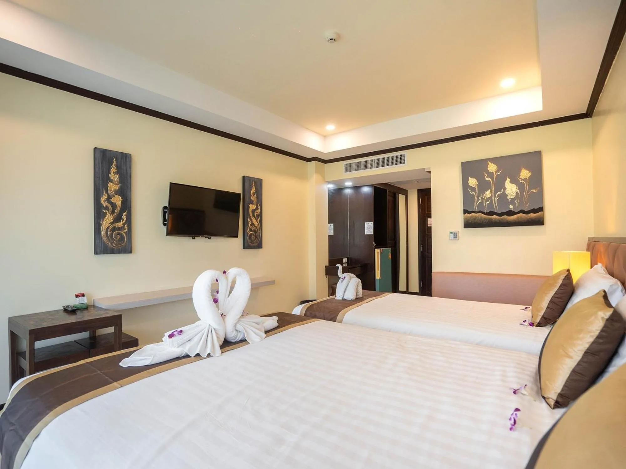 Bed in Baan Sailom Hotel Phuket - Sha Extra Plus