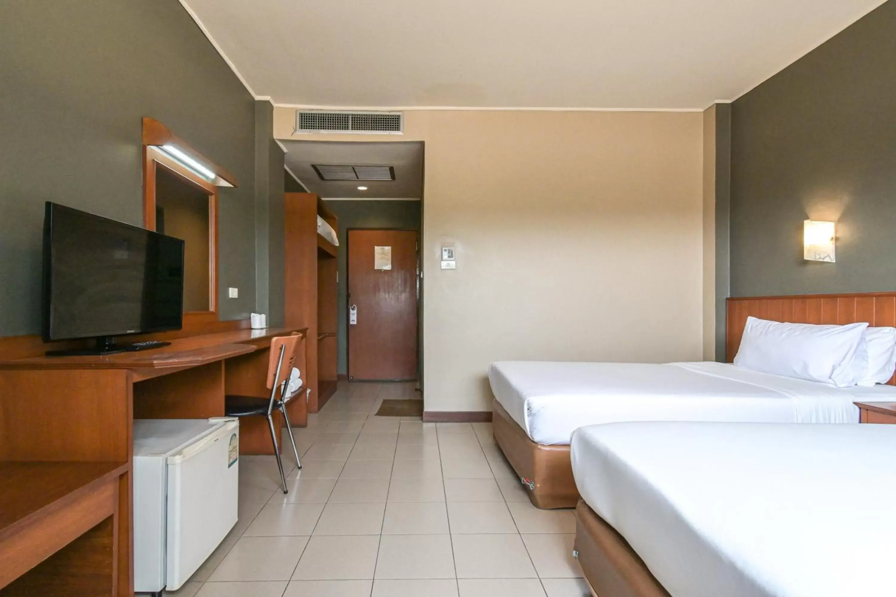 Bedroom, Bed in Rattana Park Hotel