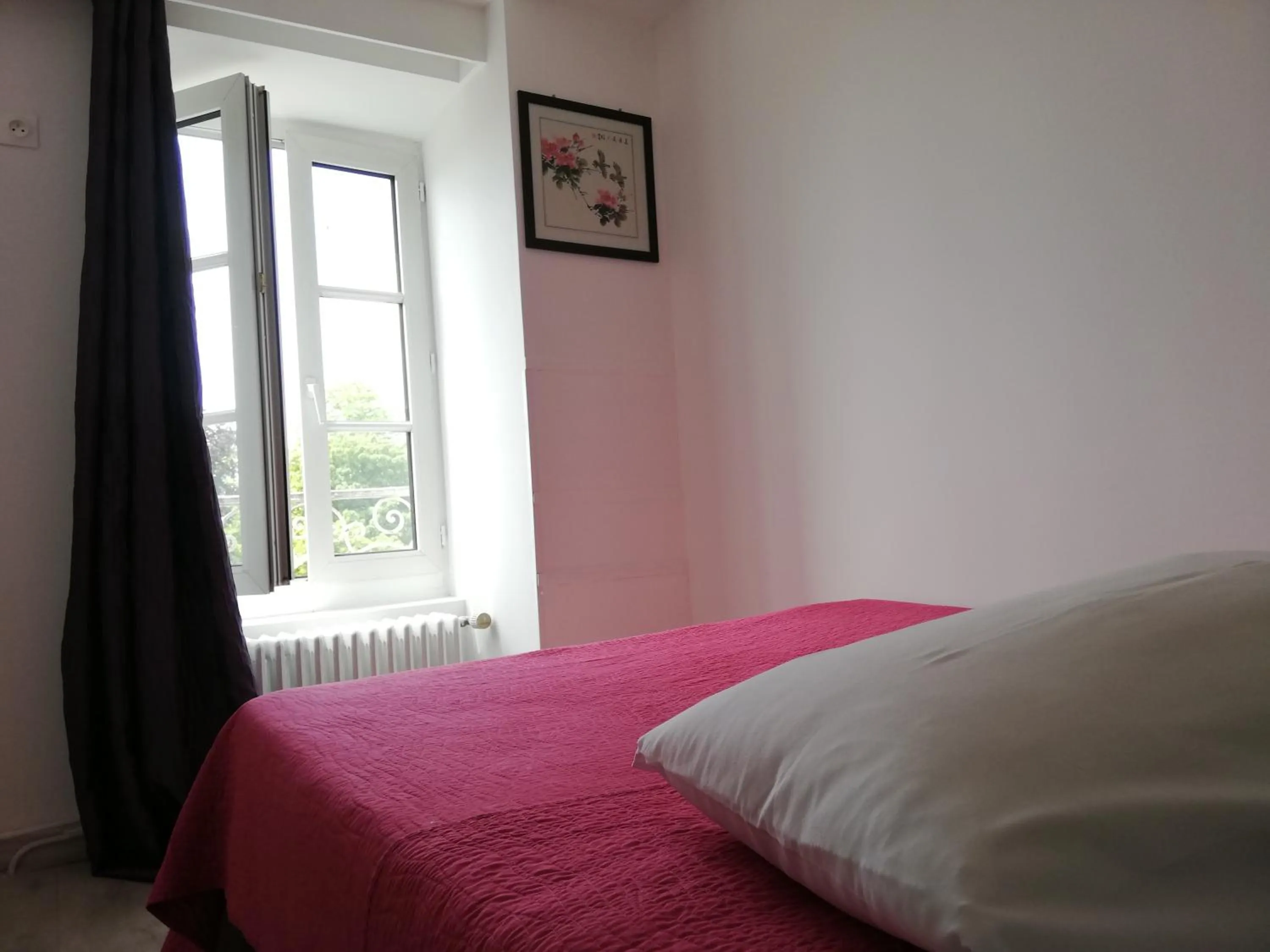 Bed in Hôtel Belle Fontainebleau