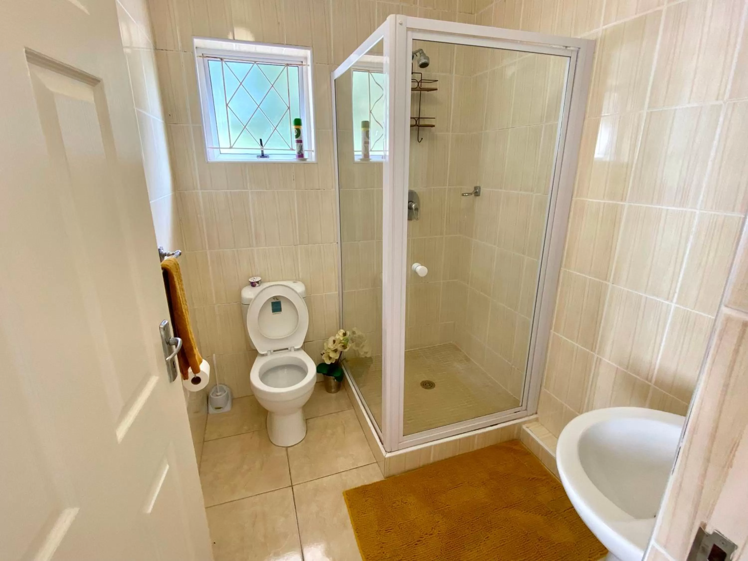Bathroom in The Whitehouse Bed and Breakfast